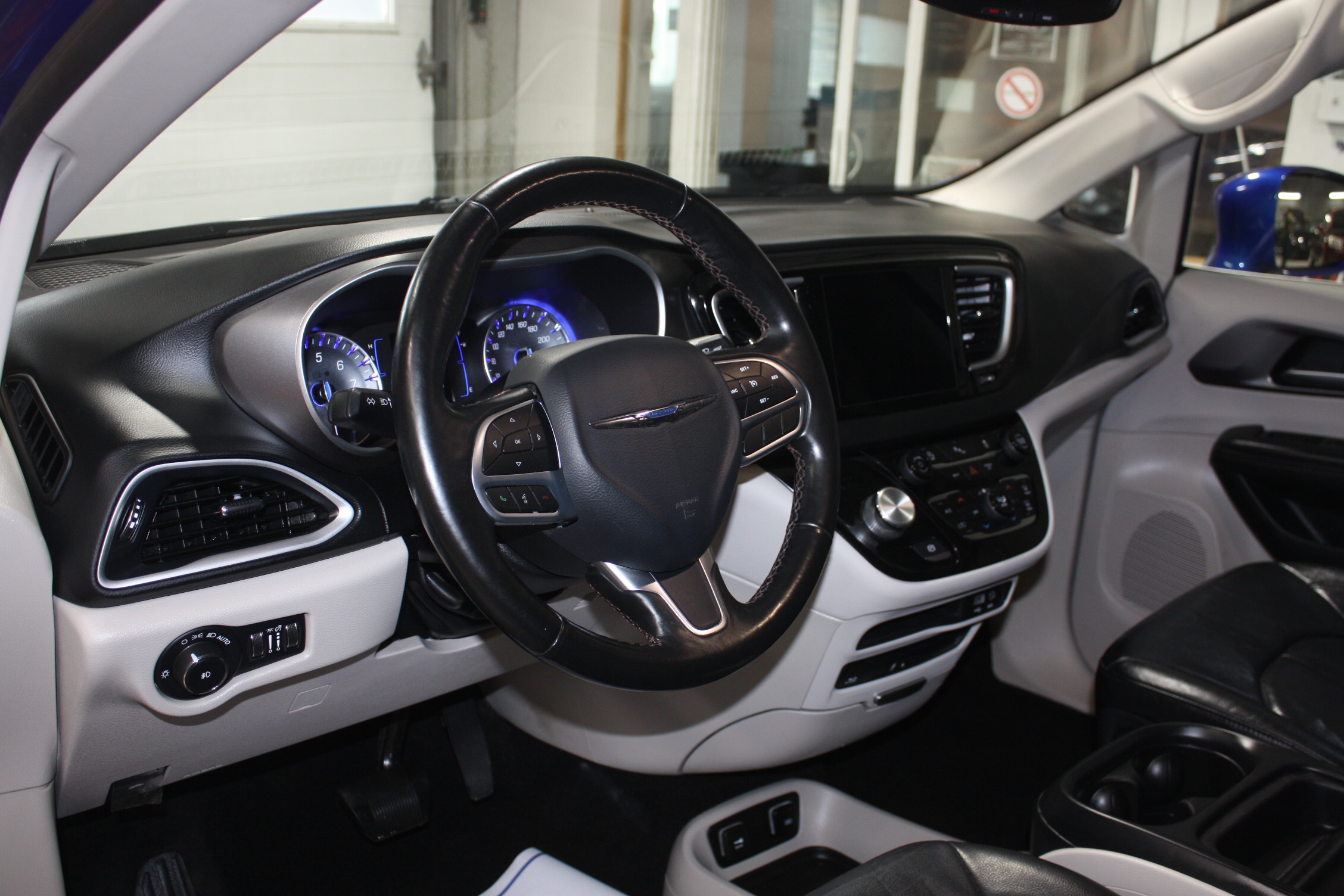 2020 CHRYSLER PACIFICA TOURING-L