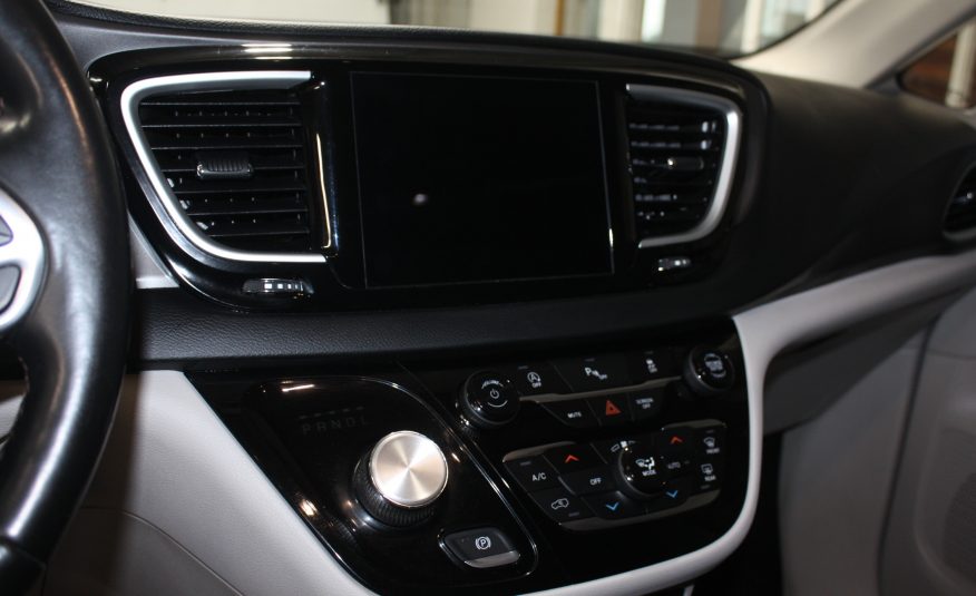 2020 CHRYSLER PACIFICA TOURING-L