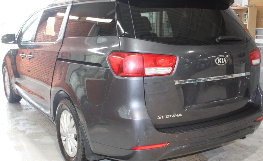 2016 KIA SEDONA LX