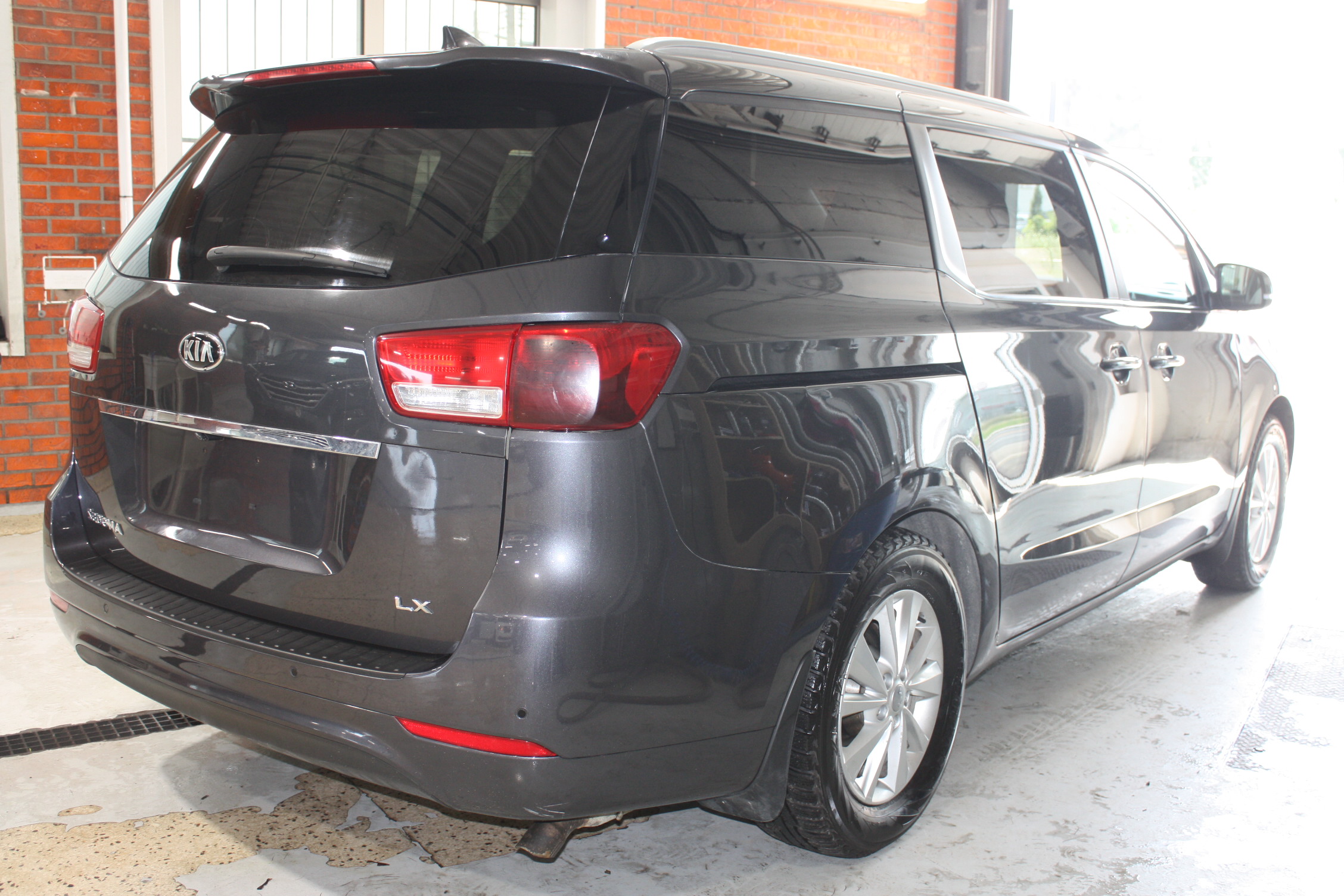 2016 KIA SEDONA LX