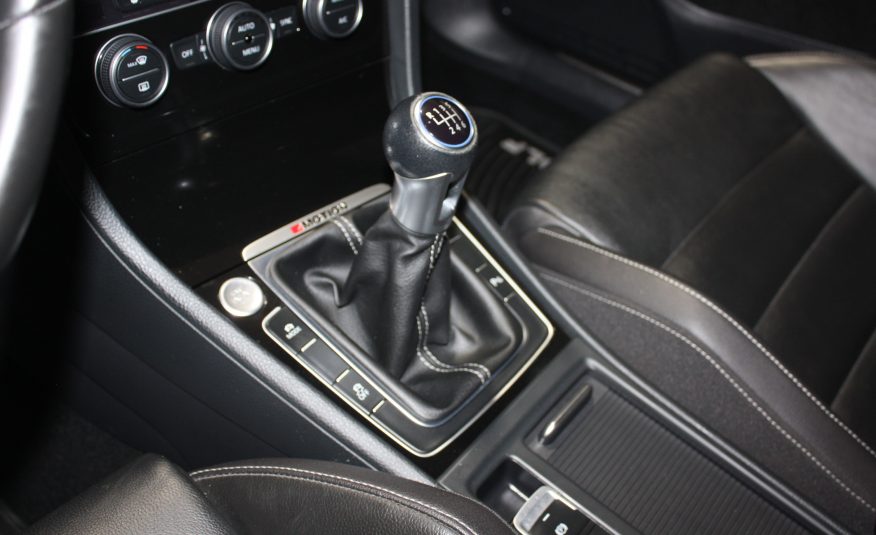 2017 VOLKSWAGEN GOLF R
