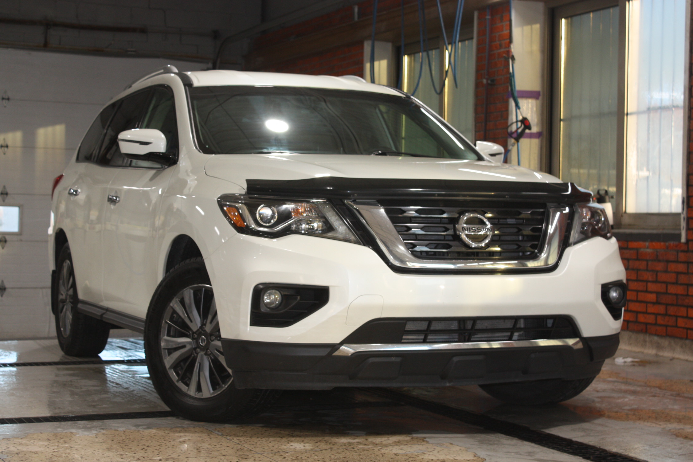 2017 NISSAN PATHFINDER SV