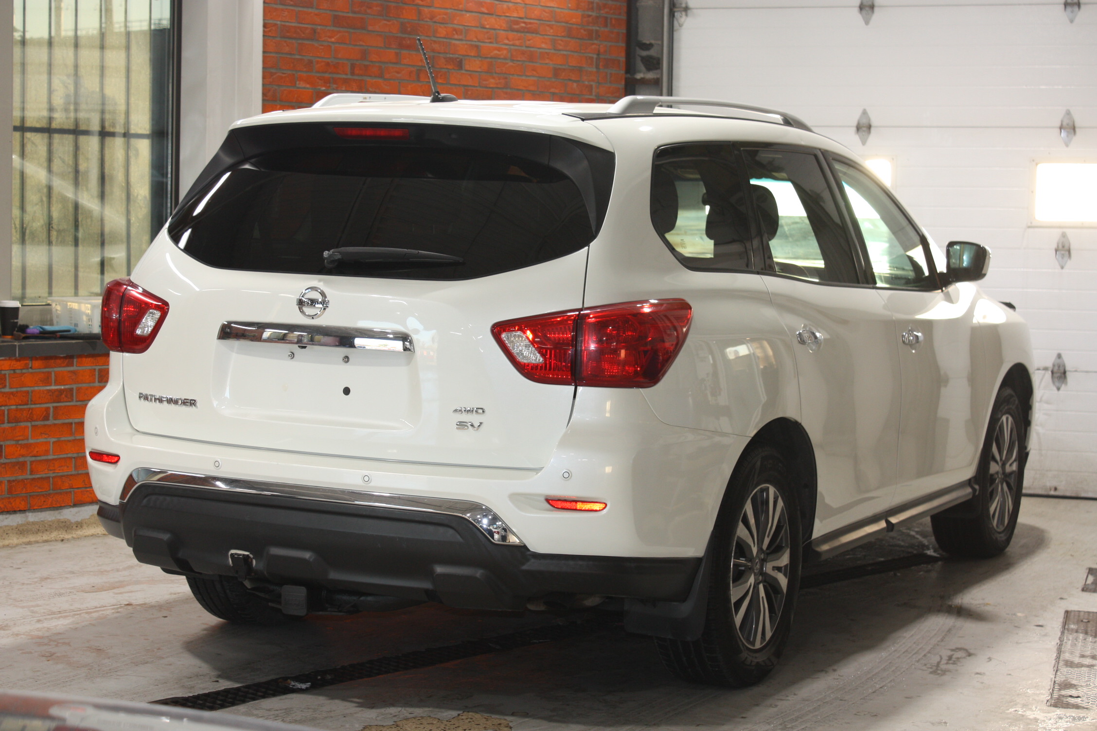 2017 NISSAN PATHFINDER SV