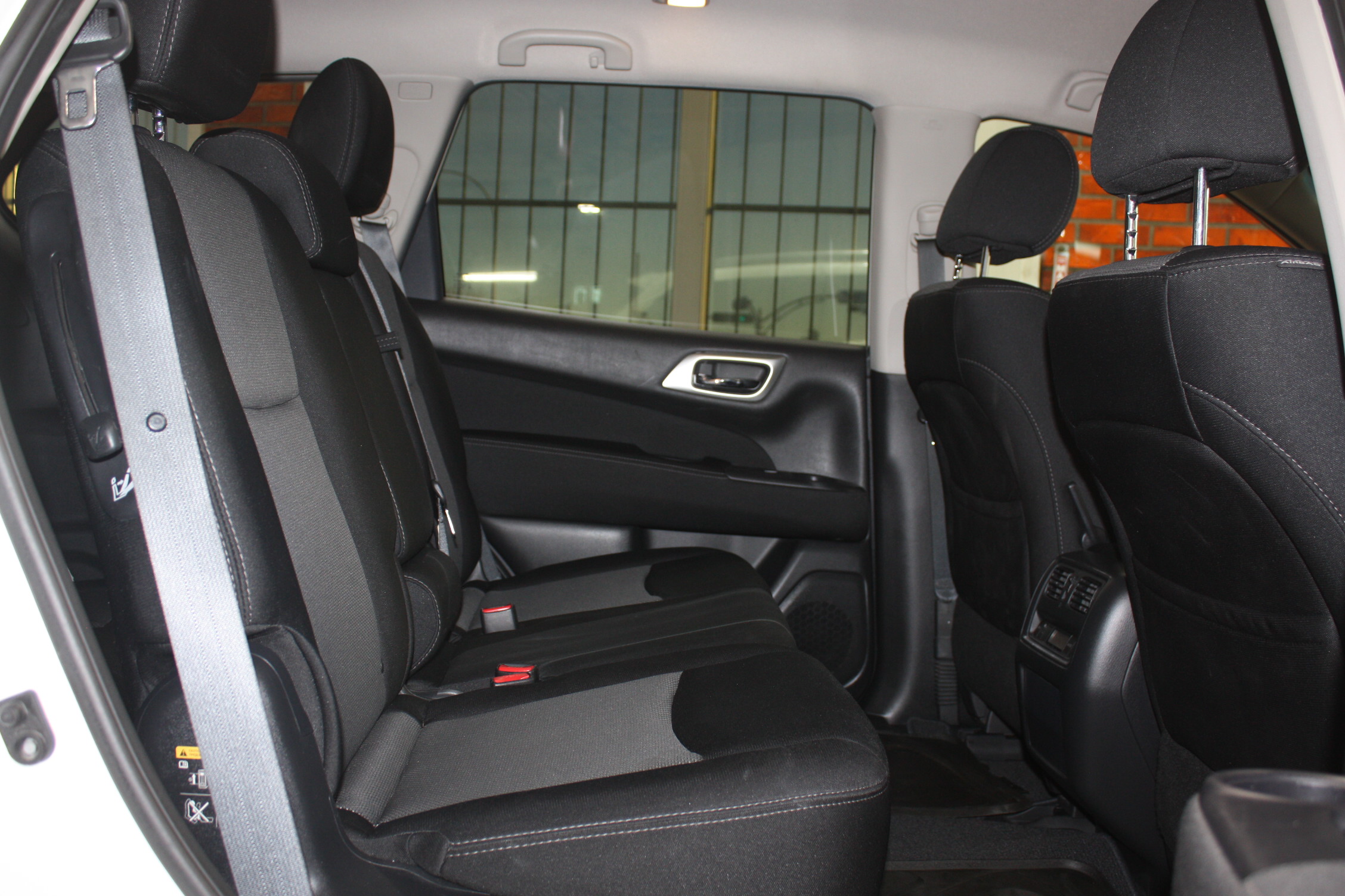 2017 NISSAN PATHFINDER SV