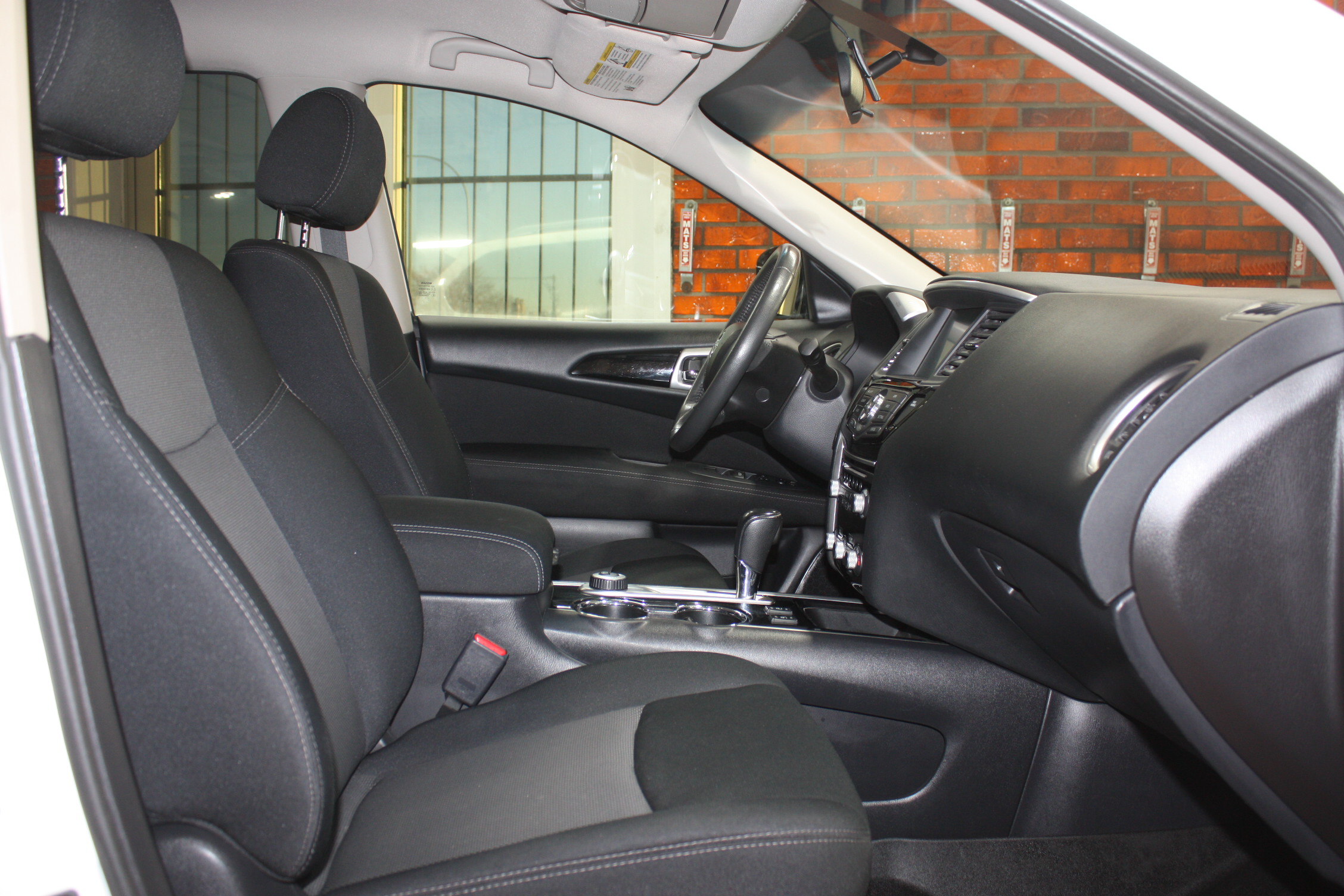 2017 NISSAN PATHFINDER SV