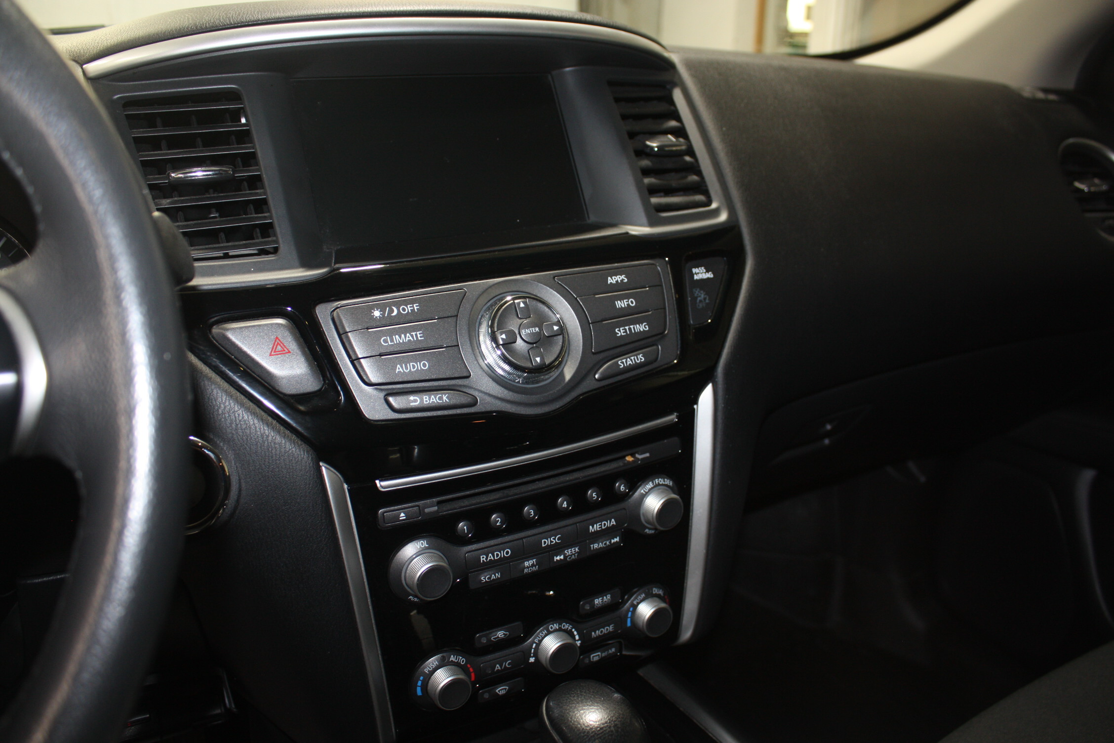 2017 NISSAN PATHFINDER SV