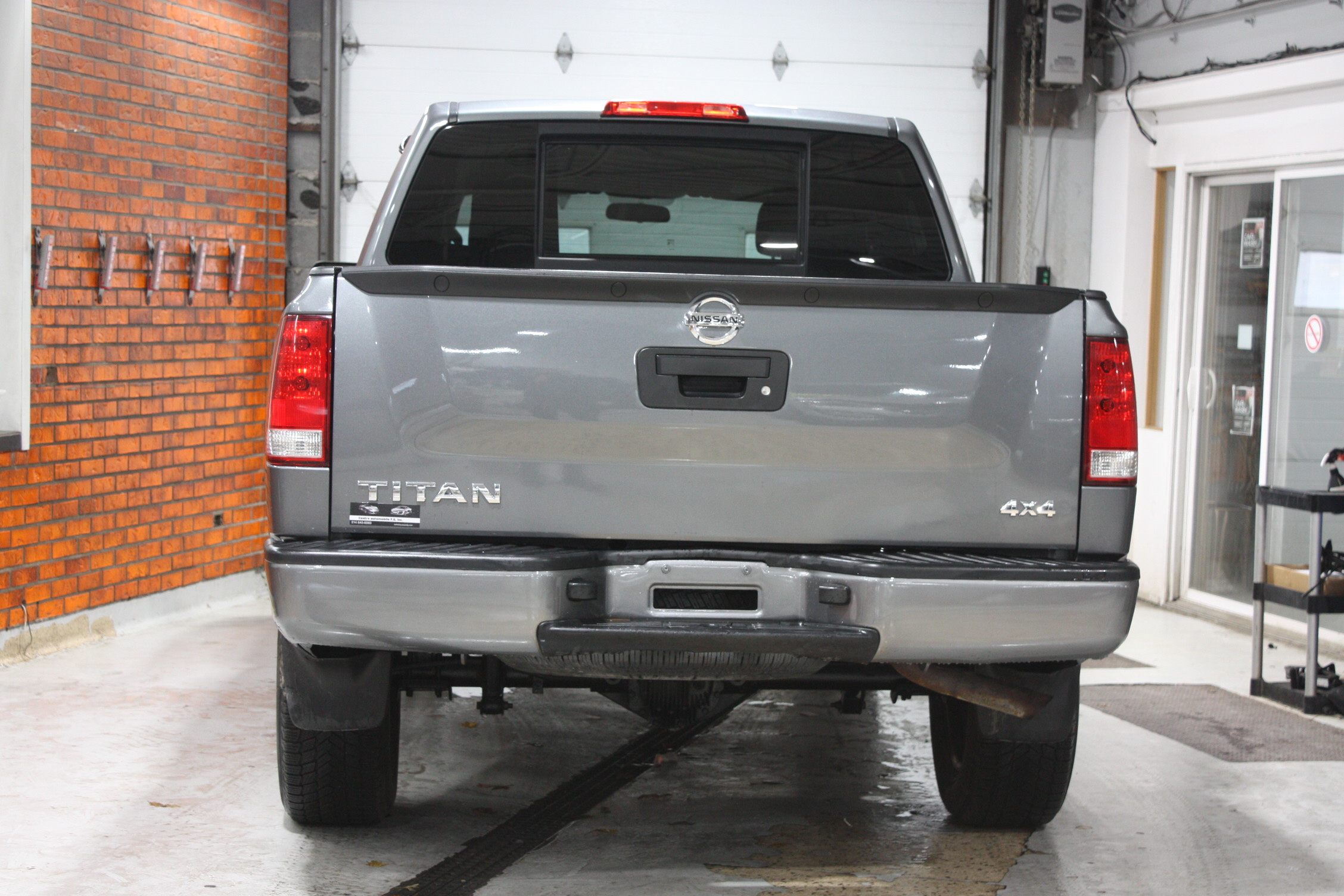 2014 NISSAN TITAN SV