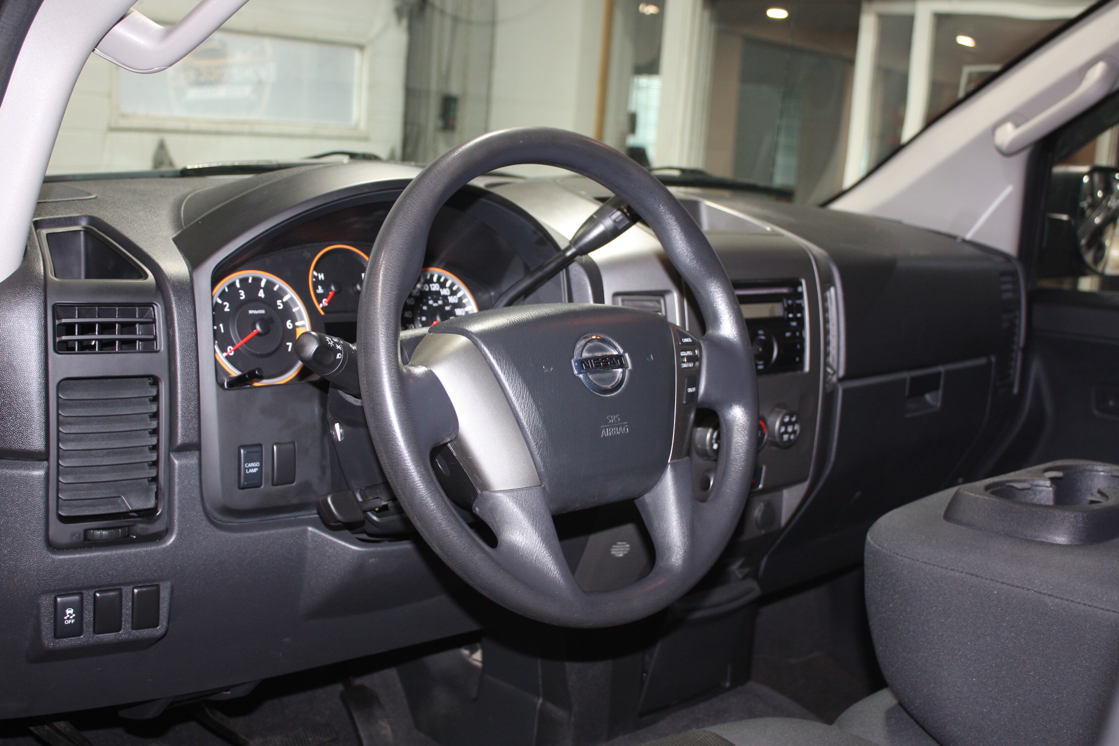 2014 NISSAN TITAN SV