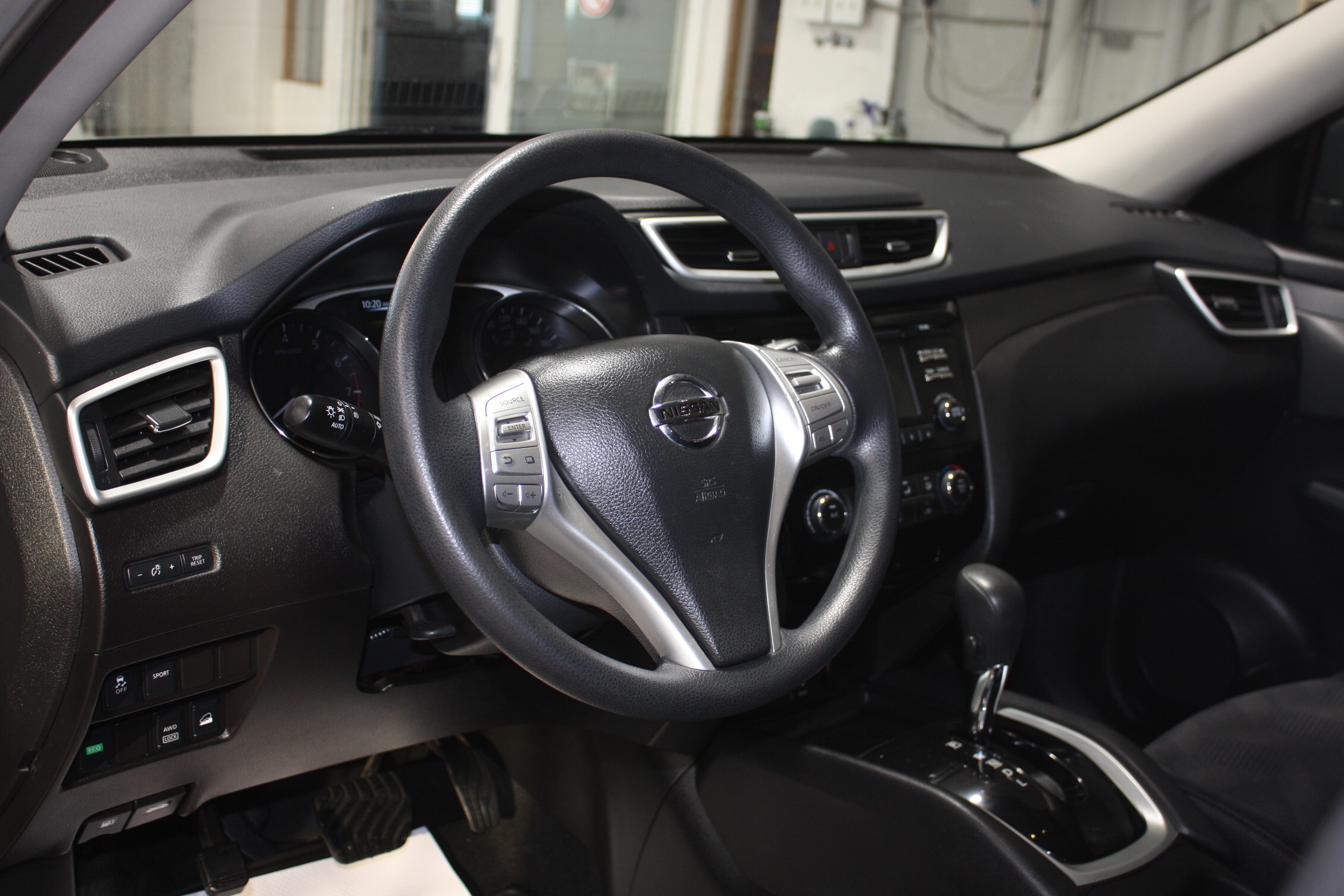 2015 NISSAN ROGUE SV AWD