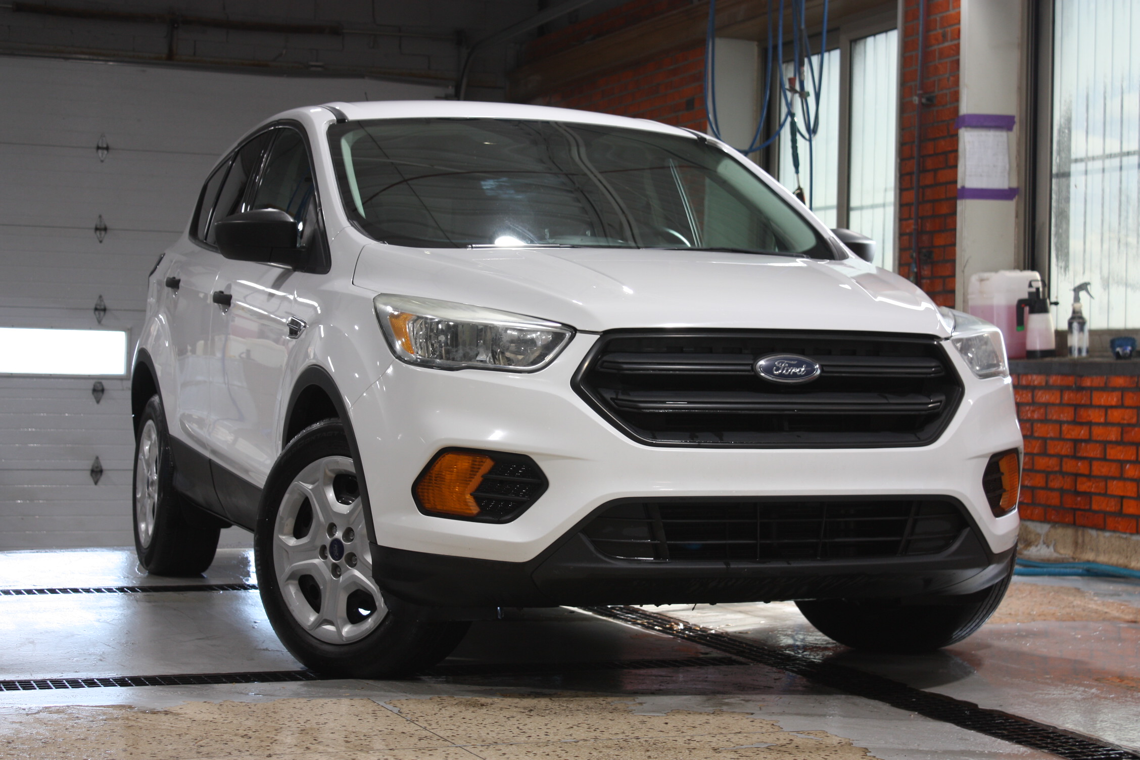 2017 FORD ESCAPE S