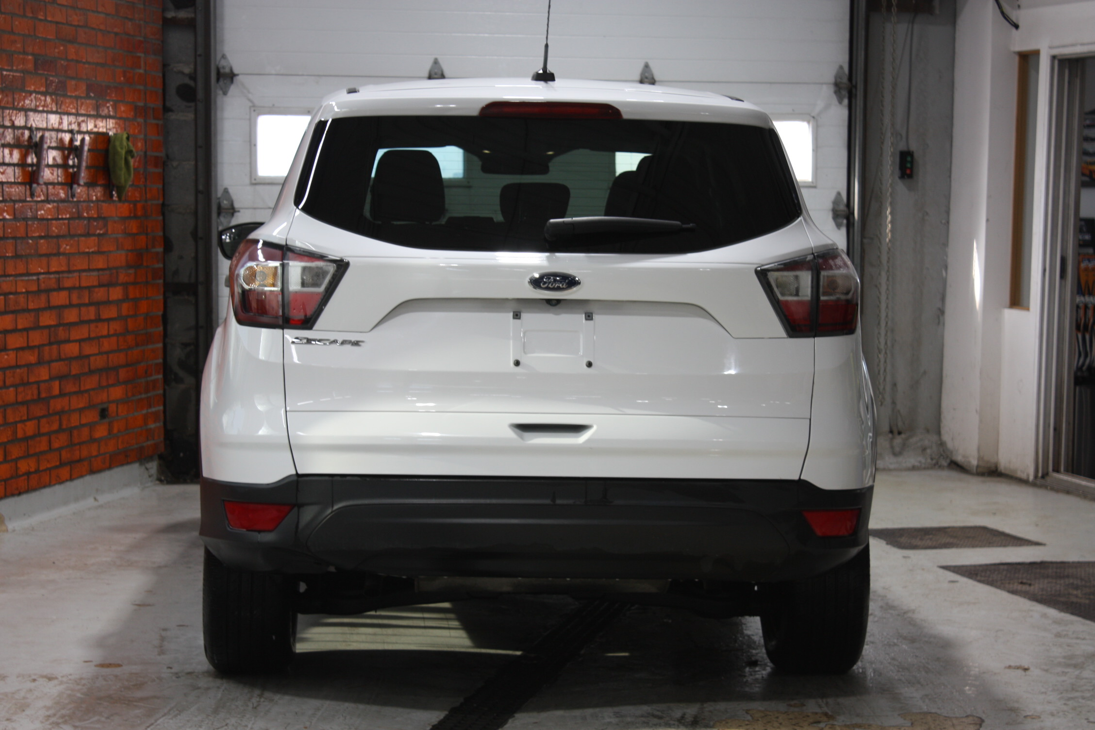2017 FORD ESCAPE S
