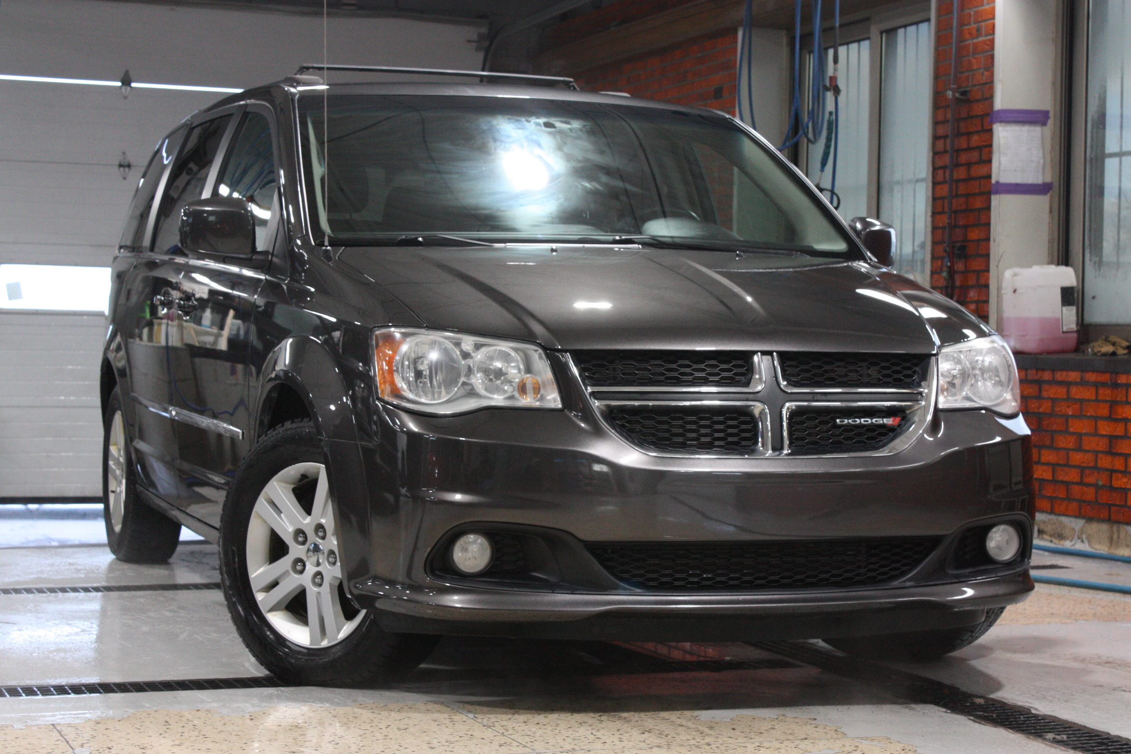 2016 DODGE GRAND CARAVAN CREW STOW & GO