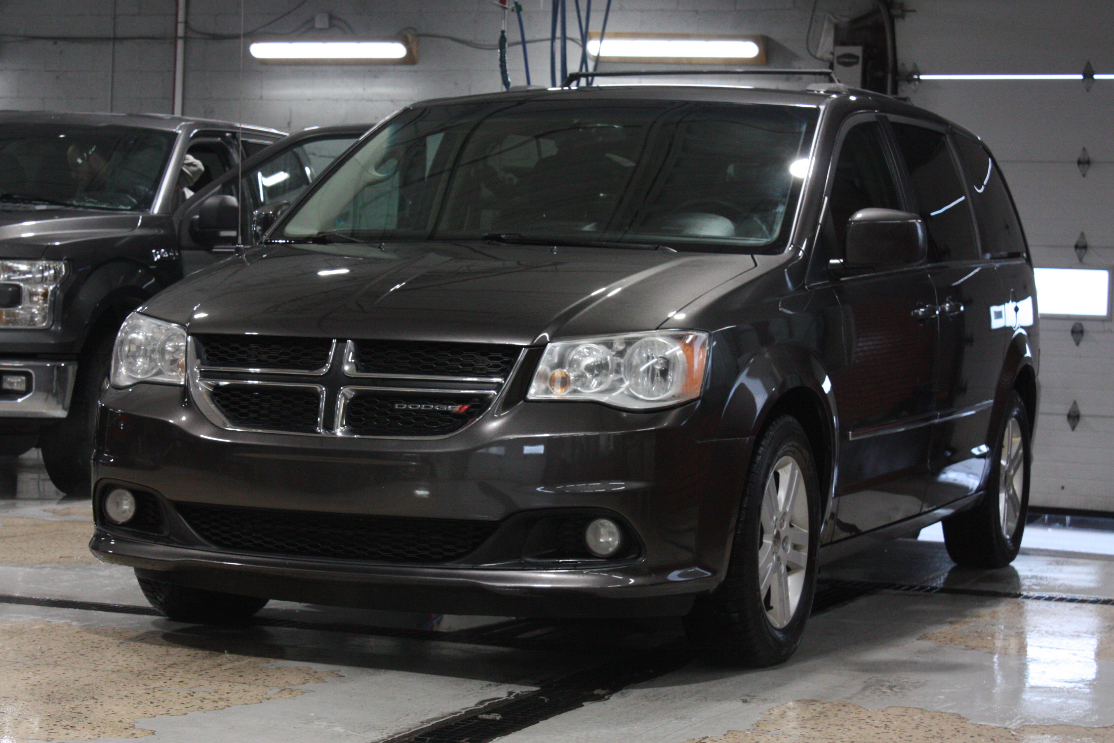 2016 DODGE GRAND CARAVAN CREW STOW & GO