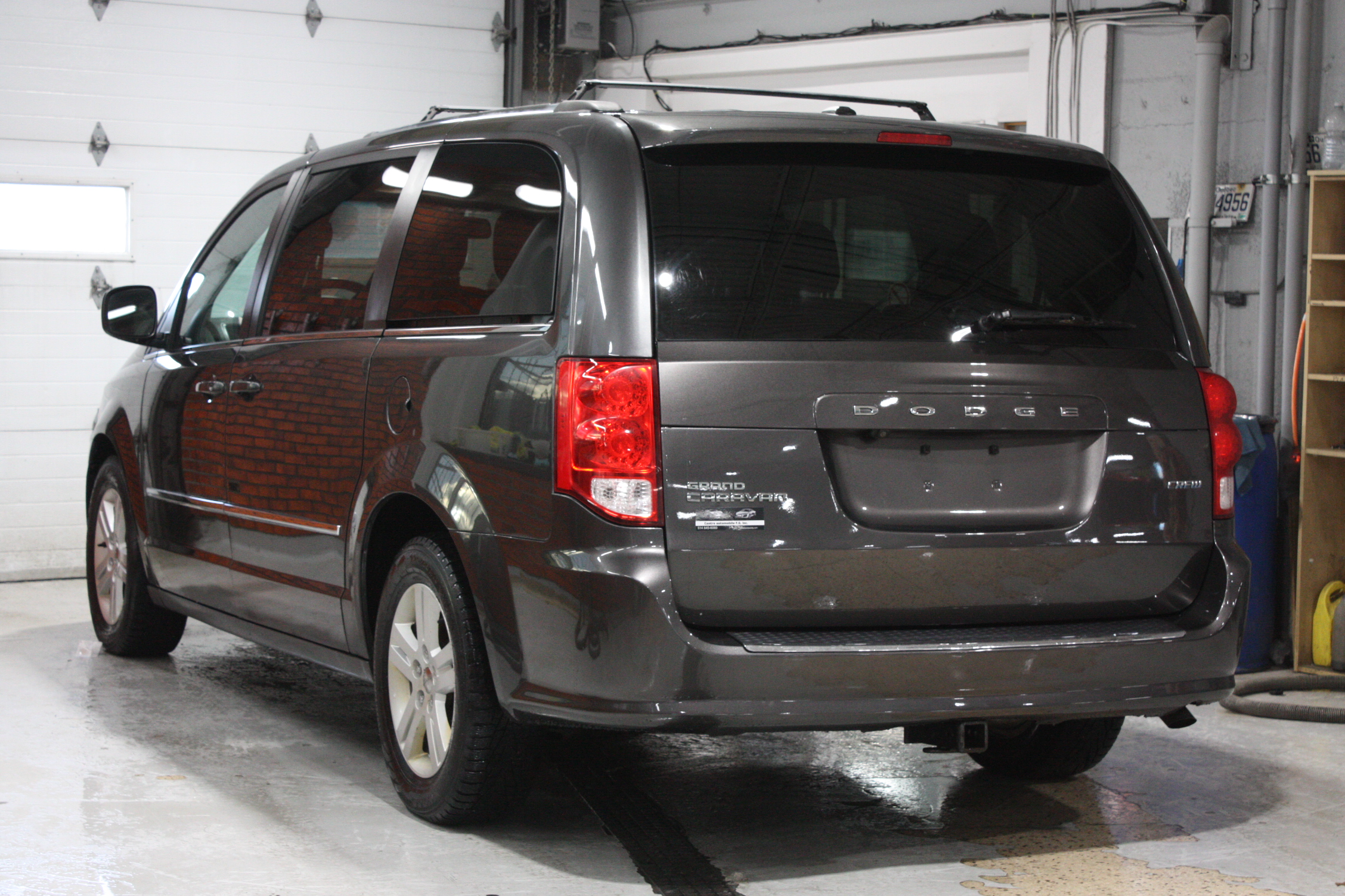 2016 DODGE GRAND CARAVAN CREW STOW & GO