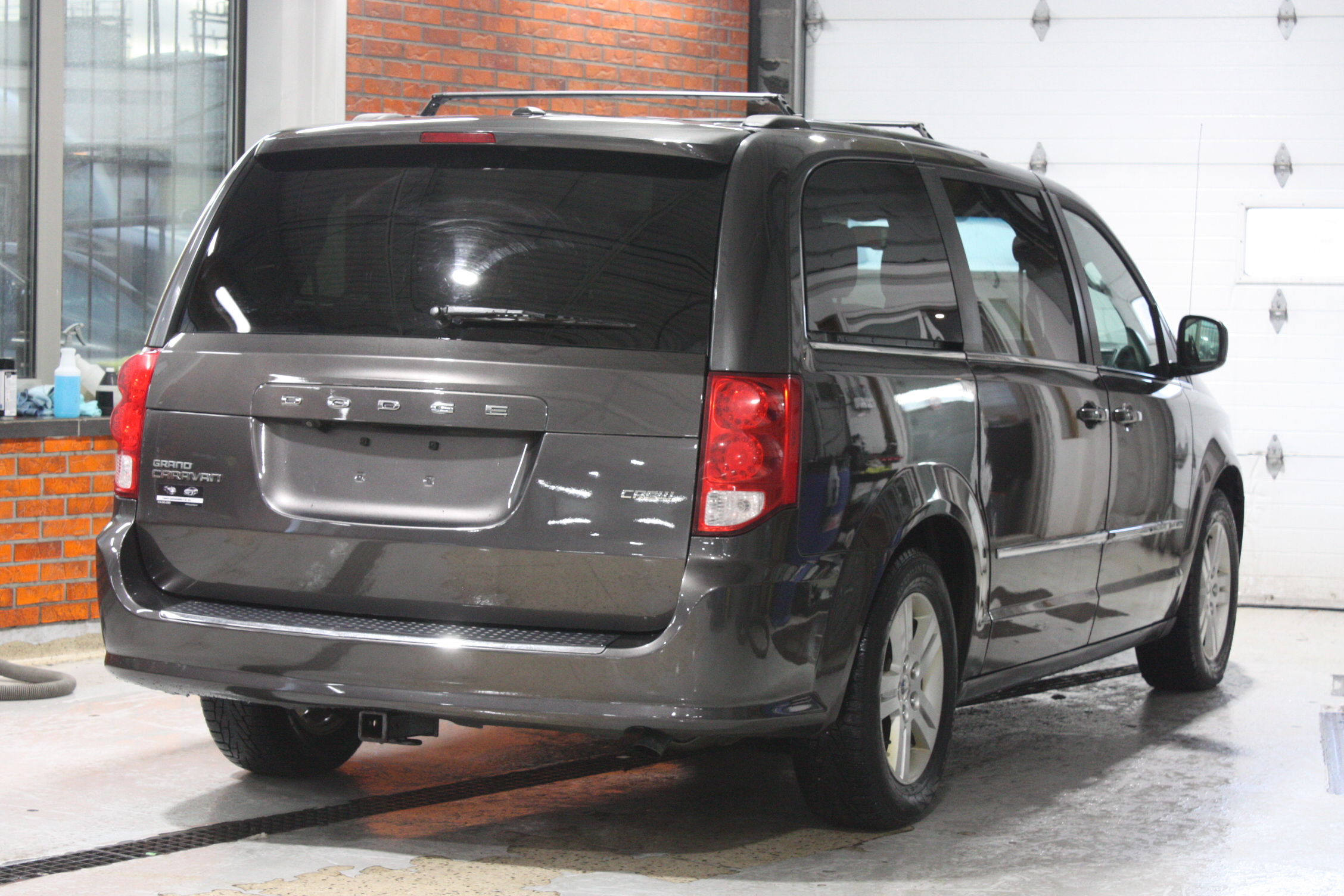 2016 DODGE GRAND CARAVAN CREW STOW & GO