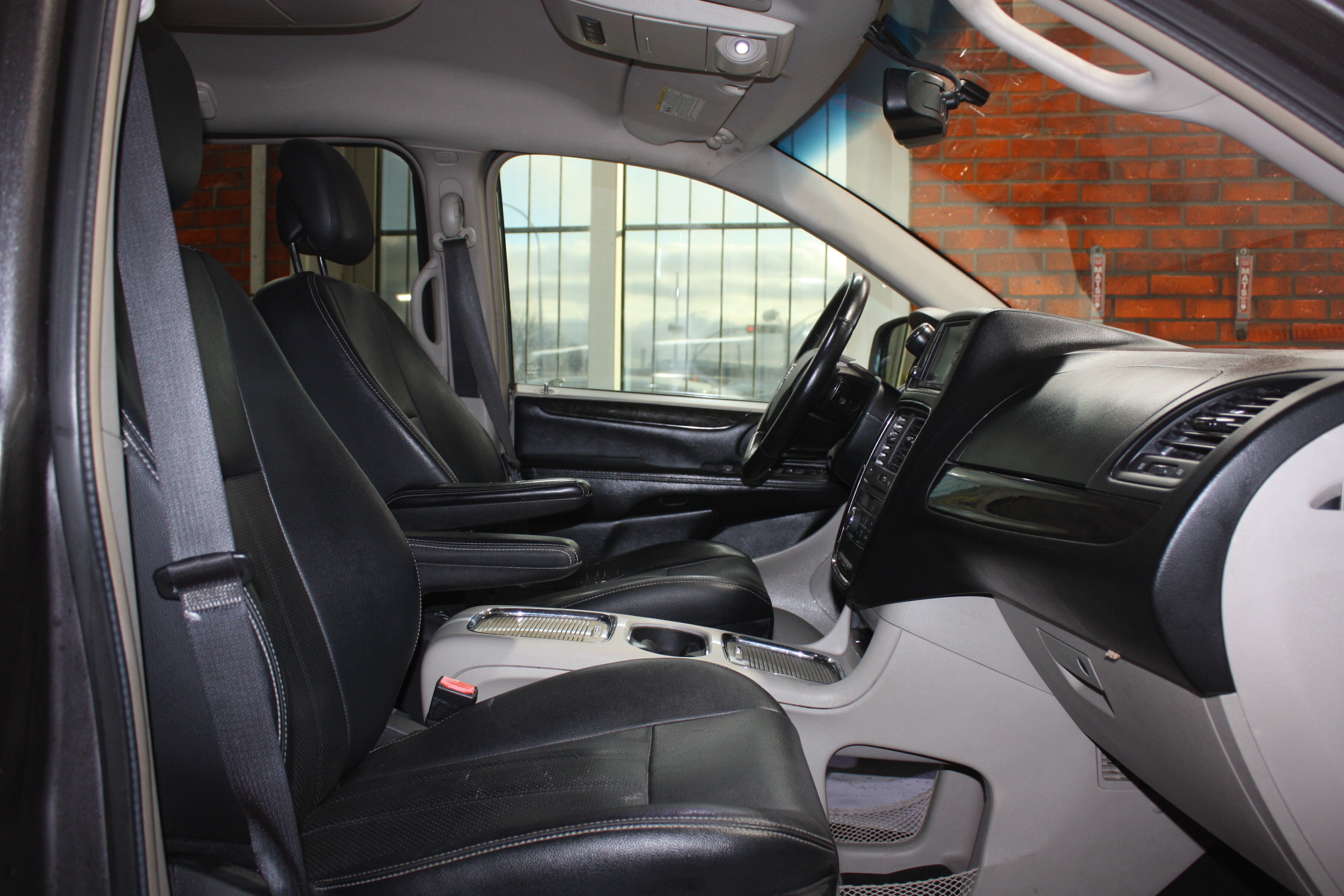 2016 DODGE GRAND CARAVAN CREW STOW & GO