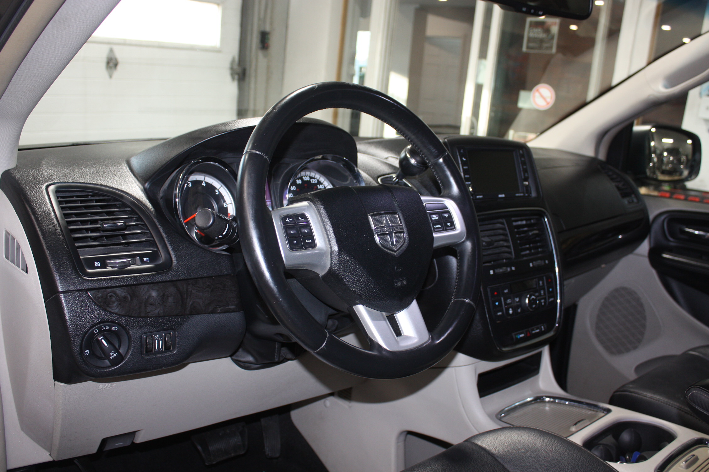 2016 DODGE GRAND CARAVAN CREW STOW & GO