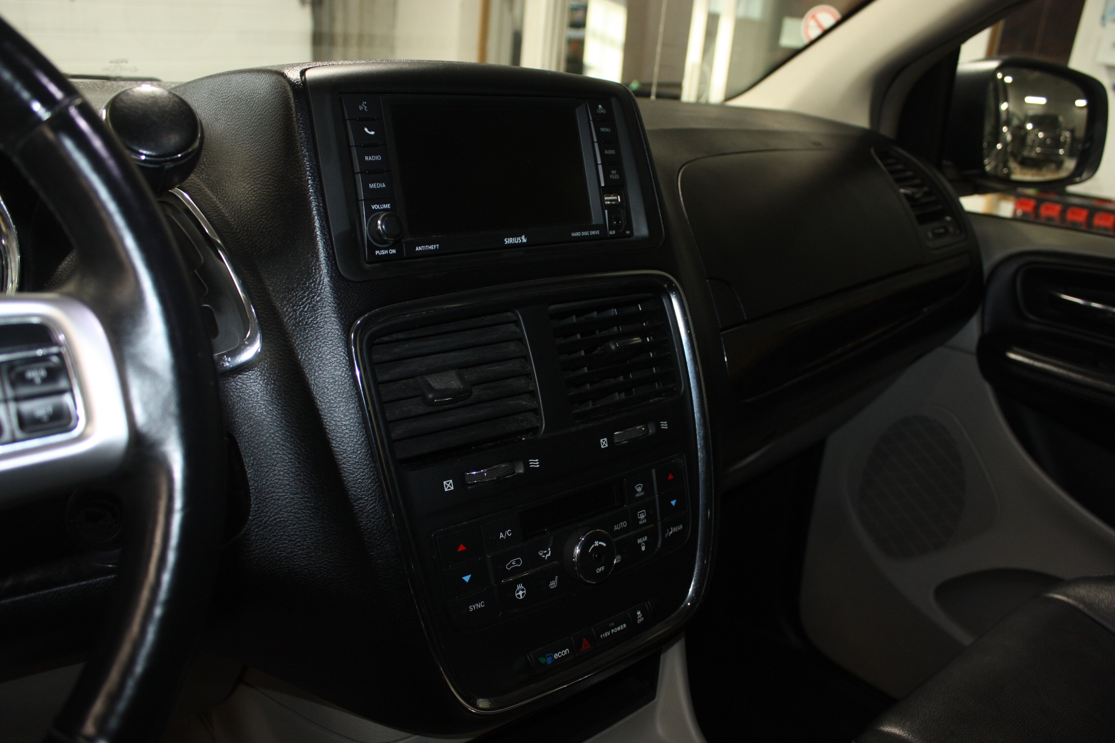 2016 DODGE GRAND CARAVAN CREW STOW & GO