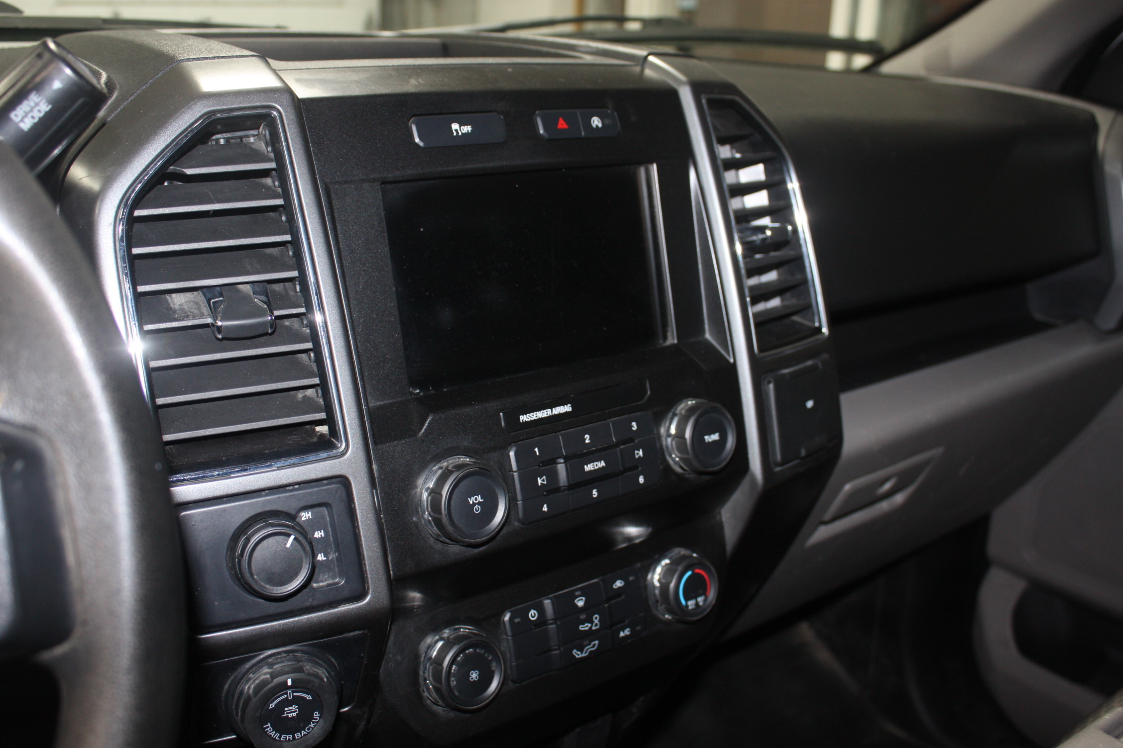 2019 FORD F-150 SUPERCAB XLT 4X4 8’BED