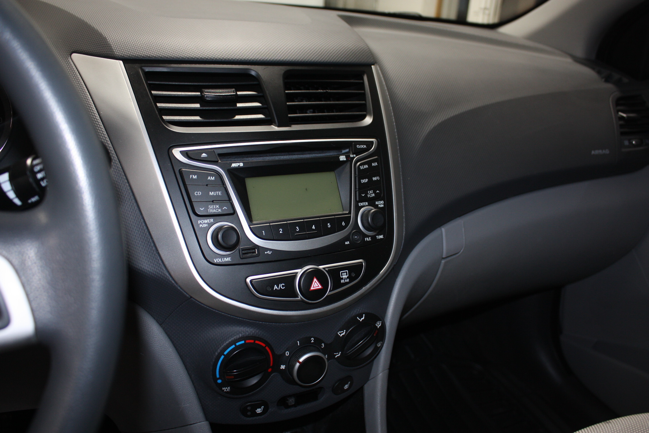 2013 HYUNDAI ACCENT GL