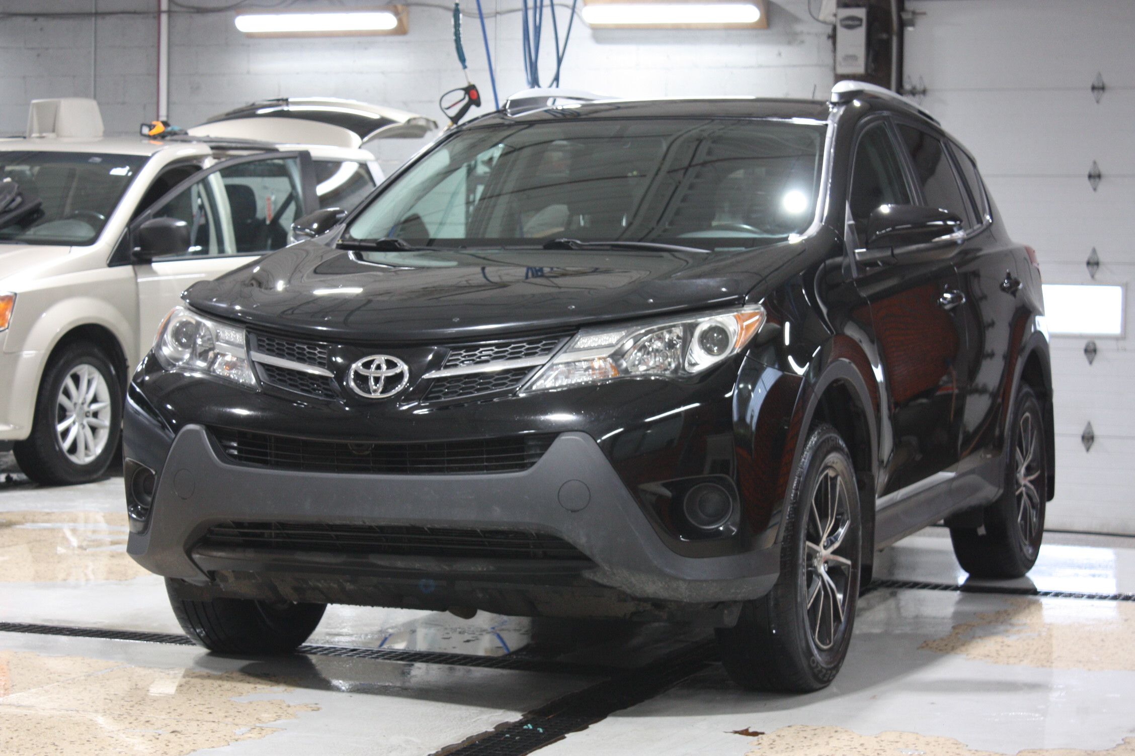 2015 TOYOTA RAV 4 LE AWD