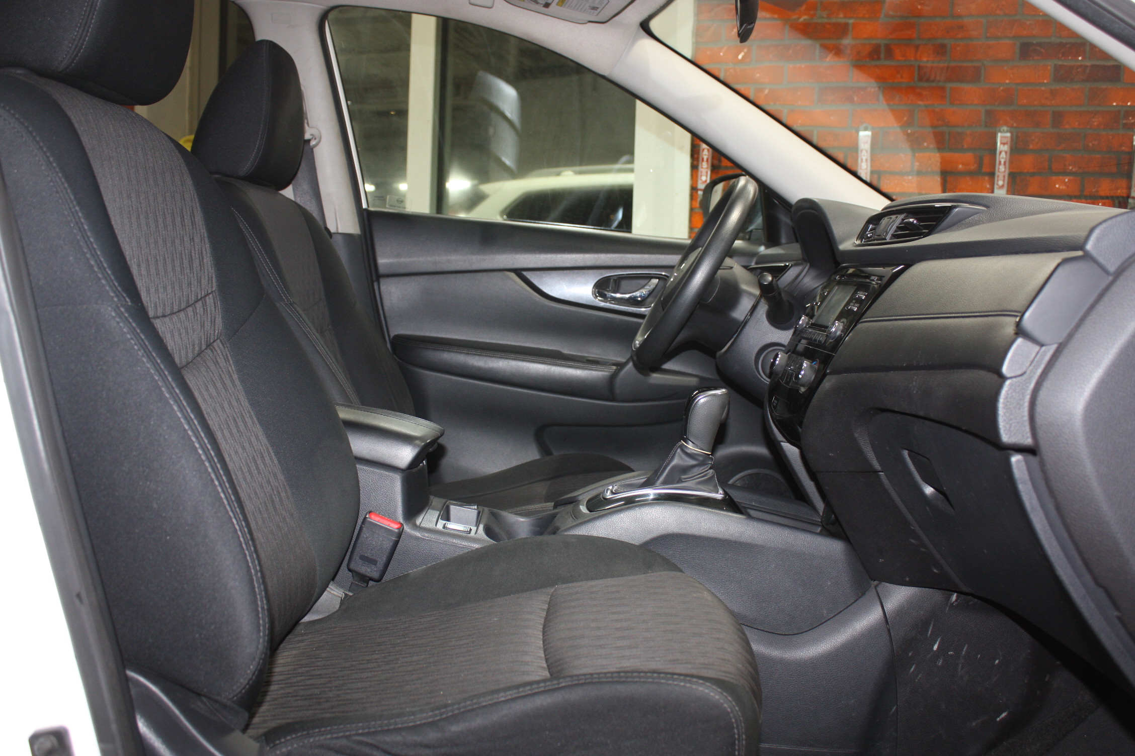 2017 NISSAN ROGUE SV