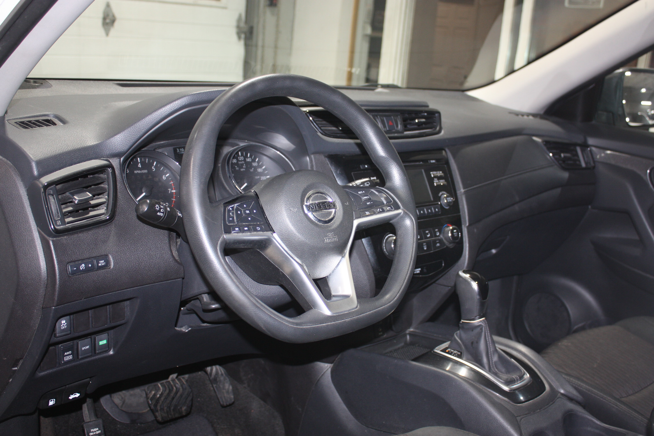 2017 NISSAN ROGUE SV