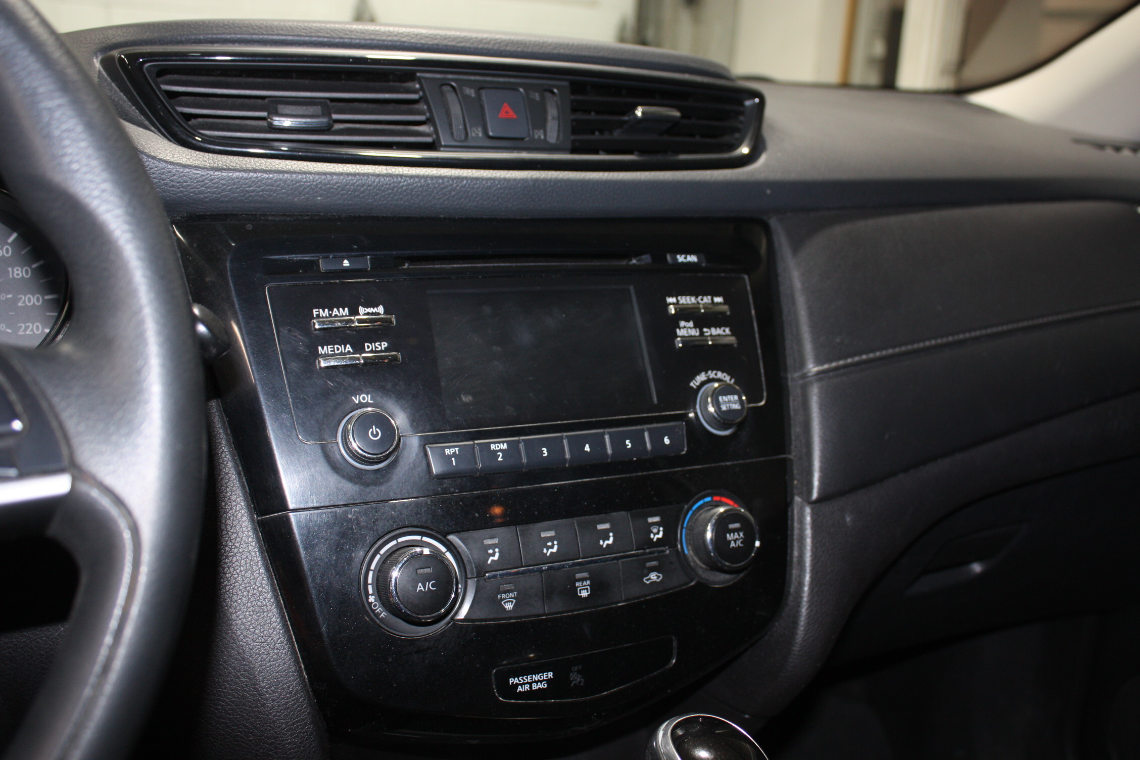 2017 NISSAN ROGUE SV