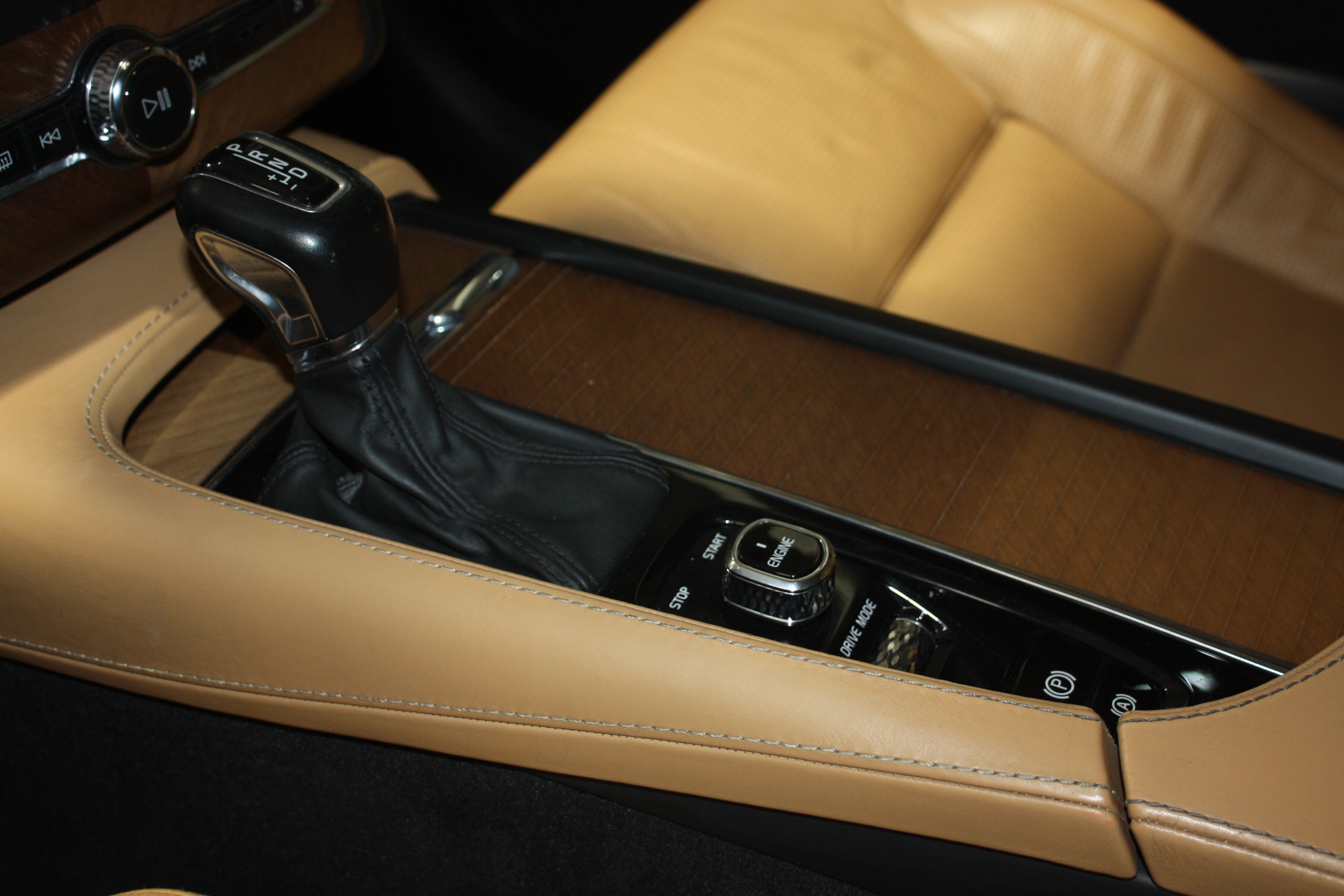 2016 VOLVO XC-90 INSCRIPTION AWD T6