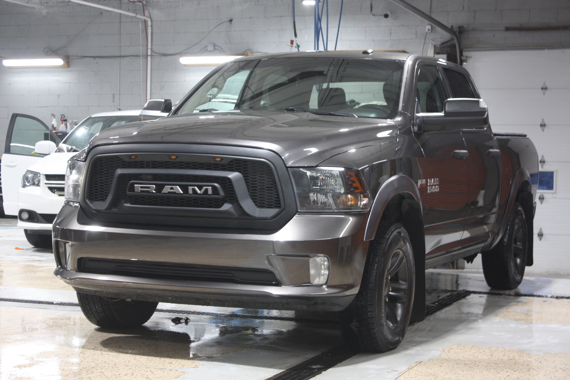 2017 RAM 1500 EXPRESS CREW CAB 4X4 HEMI