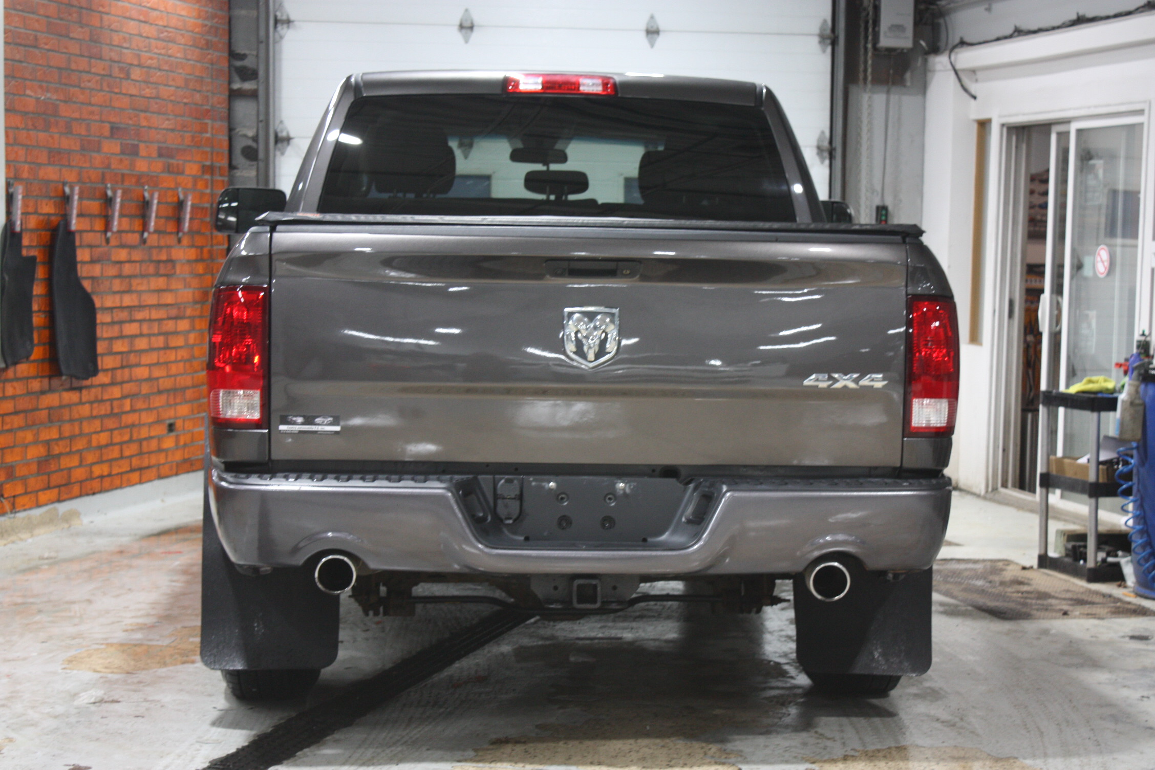 2017 RAM 1500 EXPRESS CREW CAB 4X4 HEMI