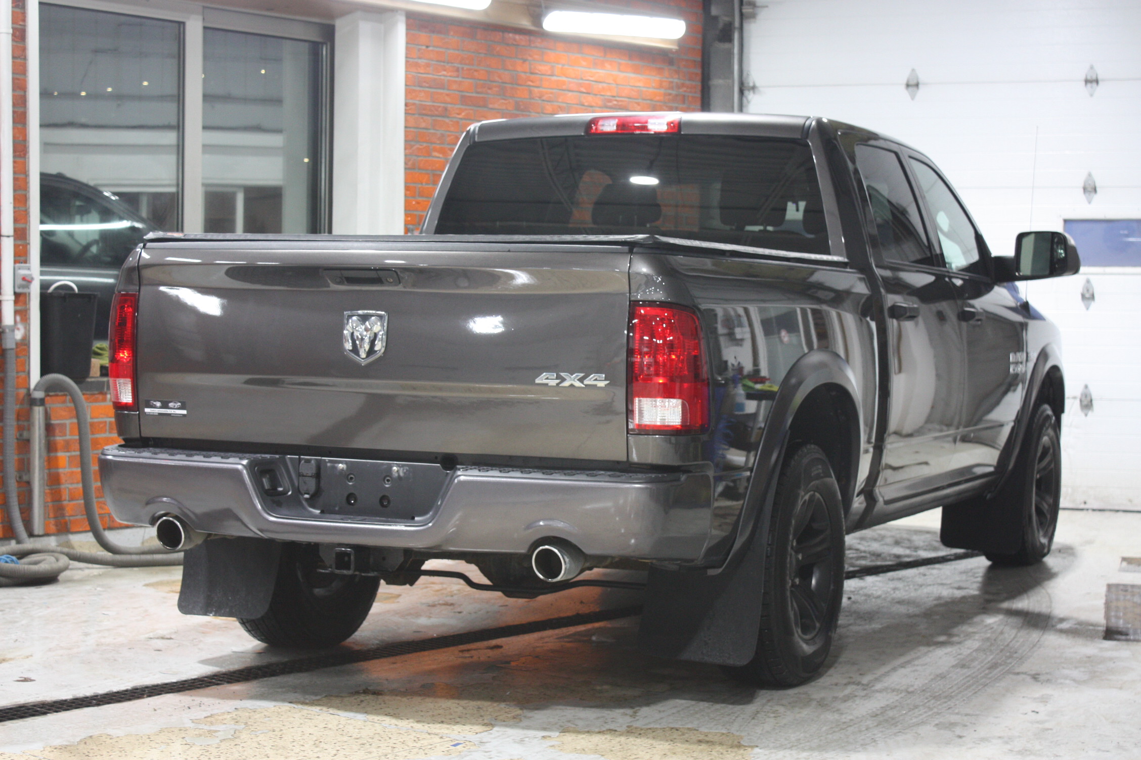 2017 RAM 1500 EXPRESS CREW CAB 4X4 HEMI