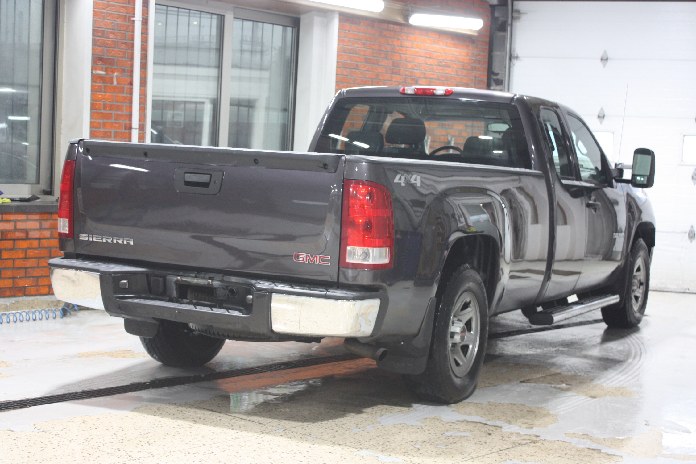 2011 GMC SIERRA 1500 4X4 EXTENDED CAB 8&prime; BED