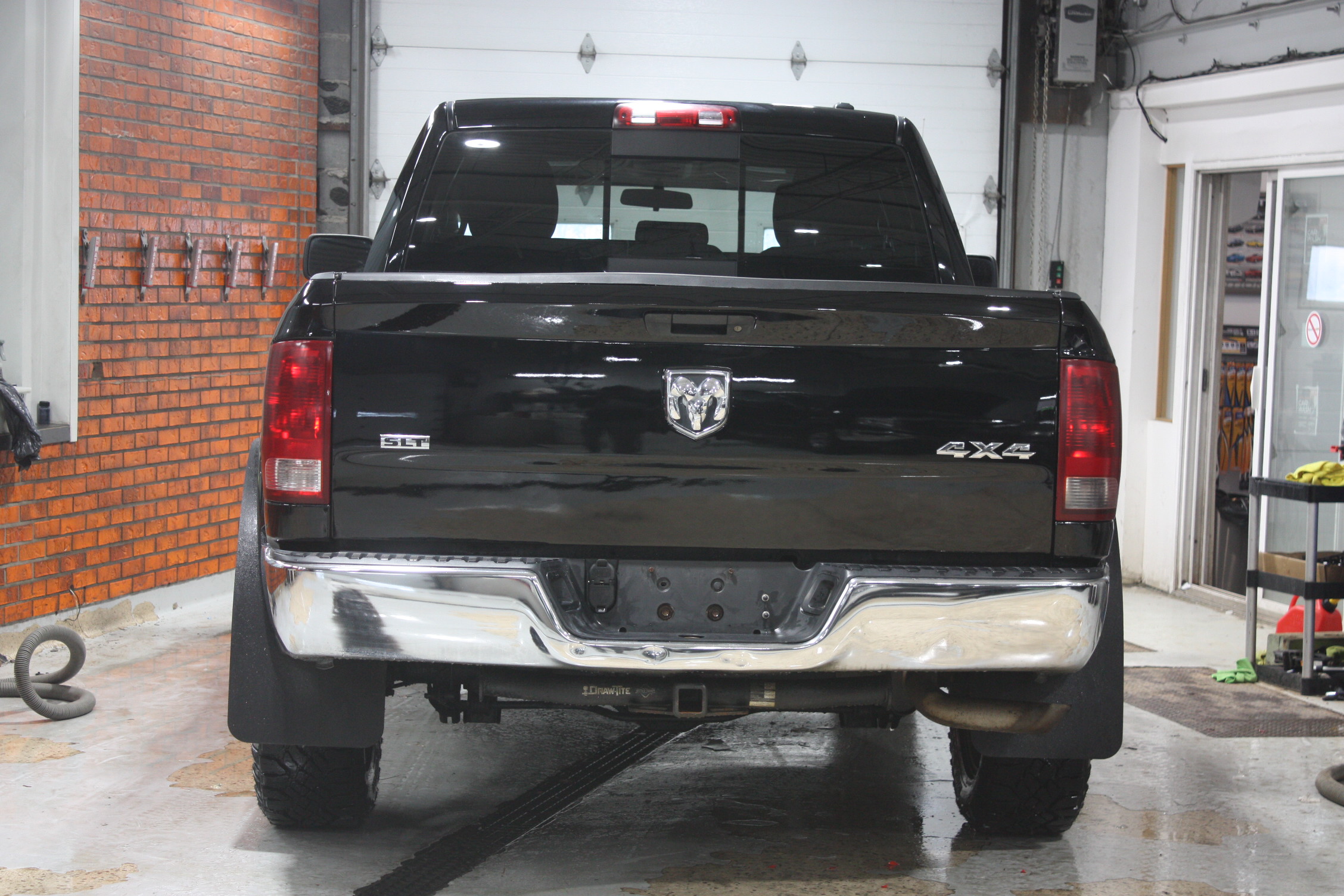 2012 RAM 1500 SLT QUAD CAB 4X4