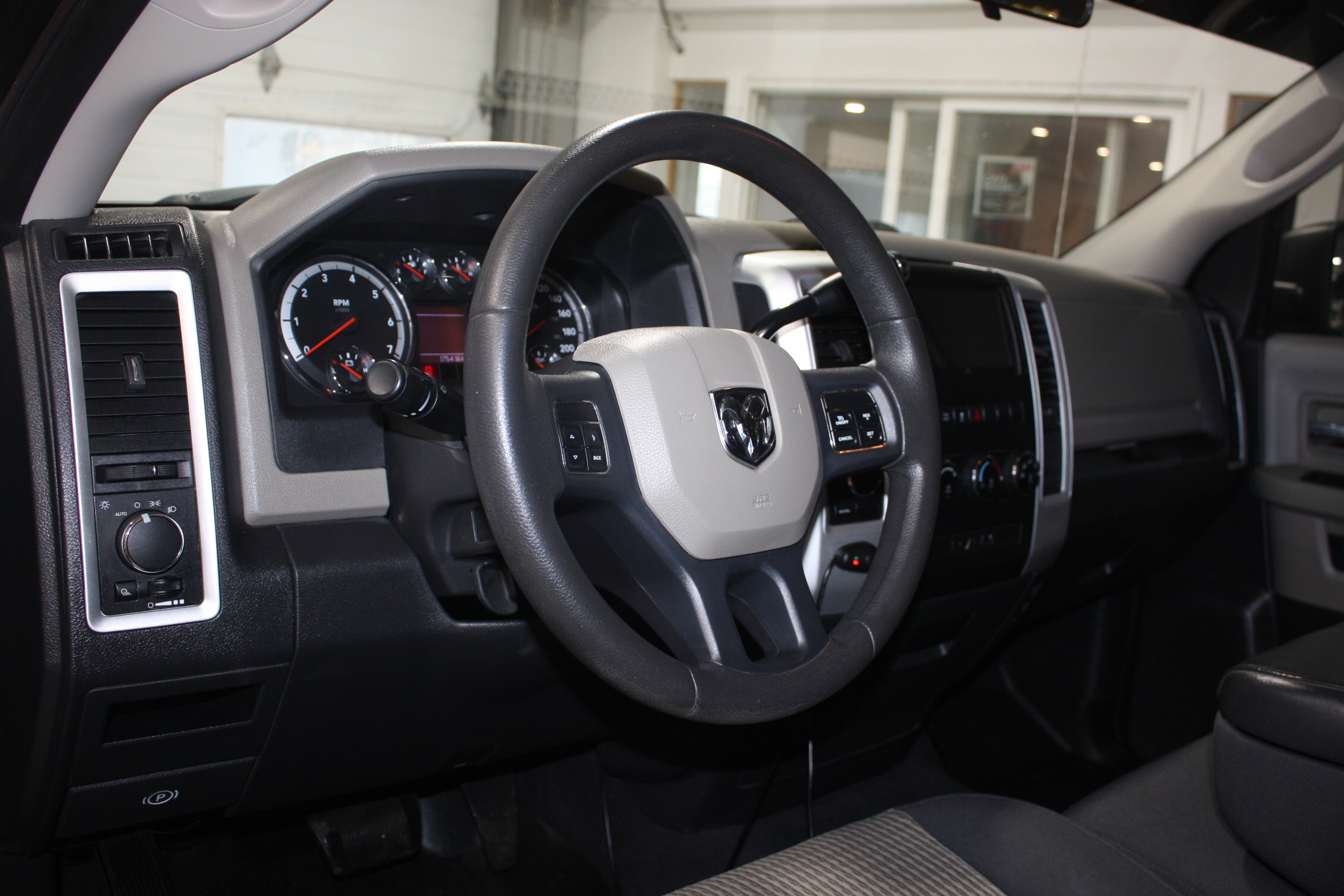 2012 RAM 1500 SLT QUAD CAB 4X4