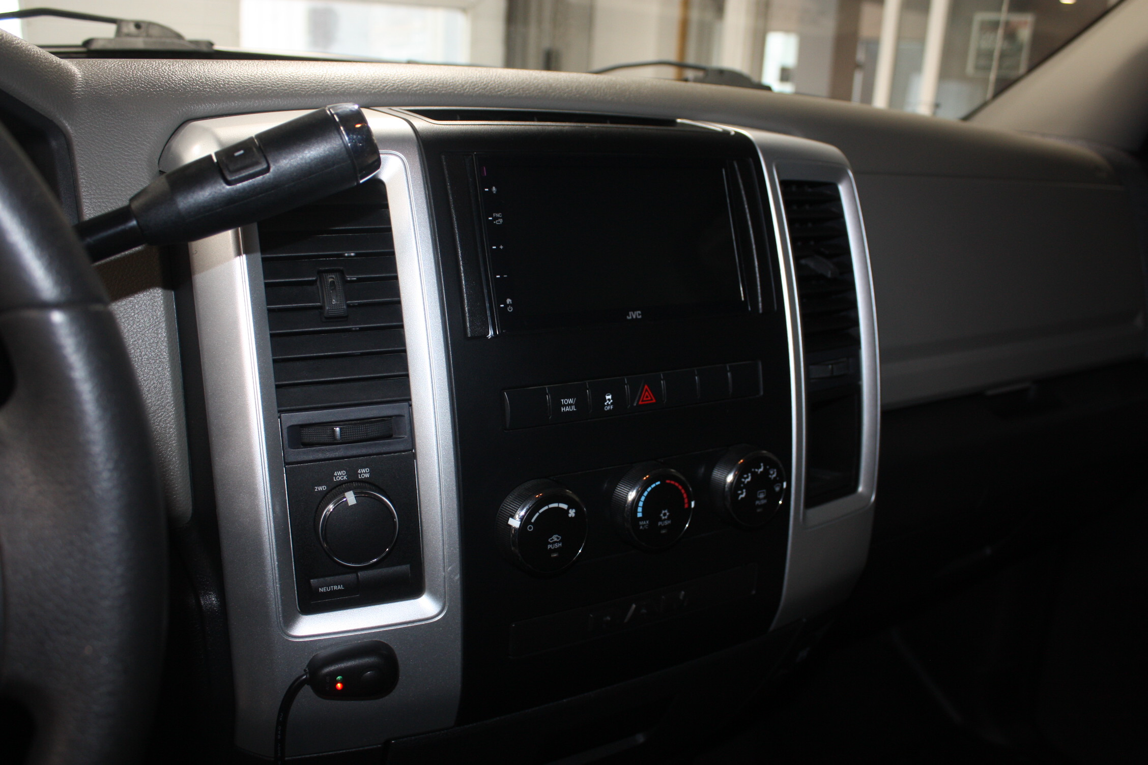 2012 RAM 1500 SLT QUAD CAB 4X4