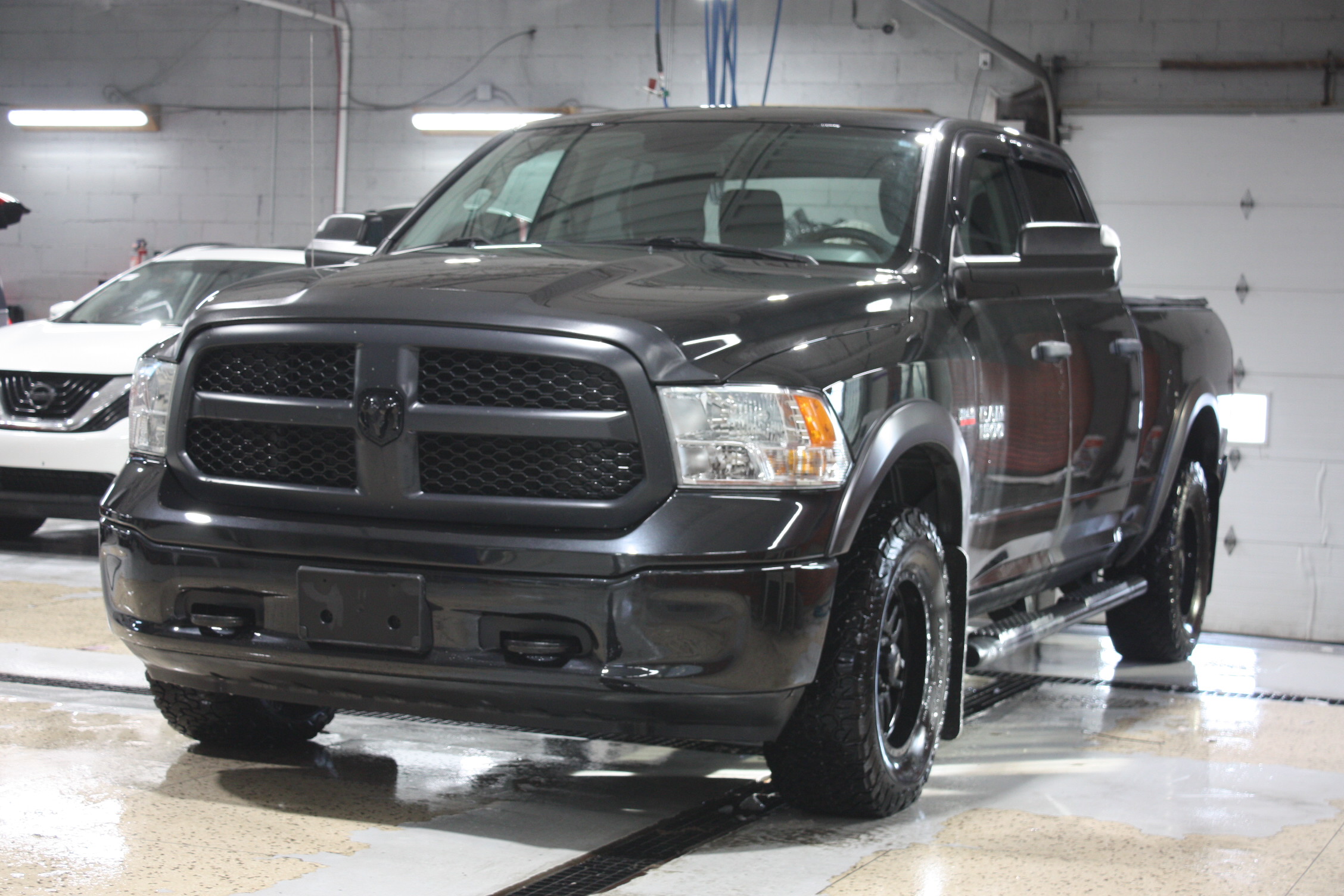 2017 RAM 1500 CREW CAB 4X4