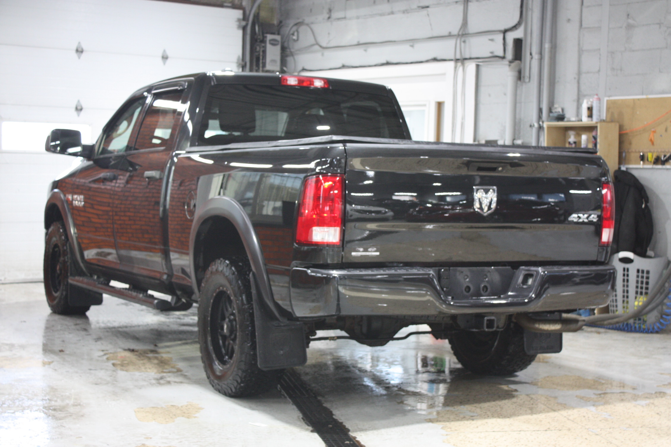 2017 RAM 1500 CREW CAB 4X4