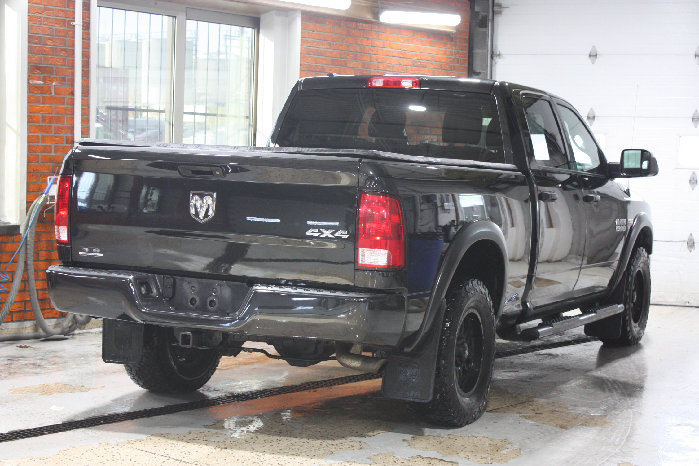 2017 RAM 1500 CREW CAB 4X4