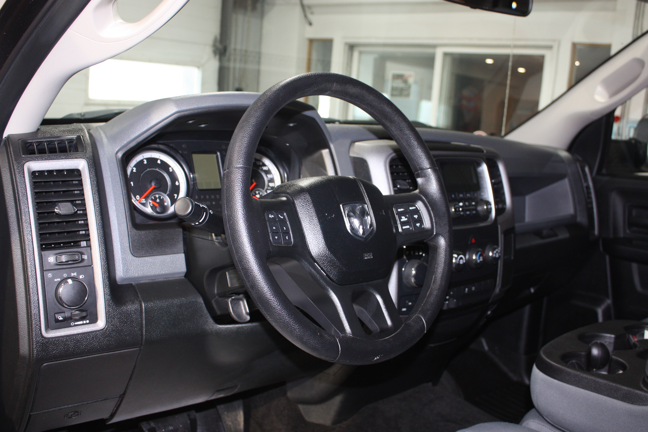 2017 RAM 1500 CREW CAB 4X4