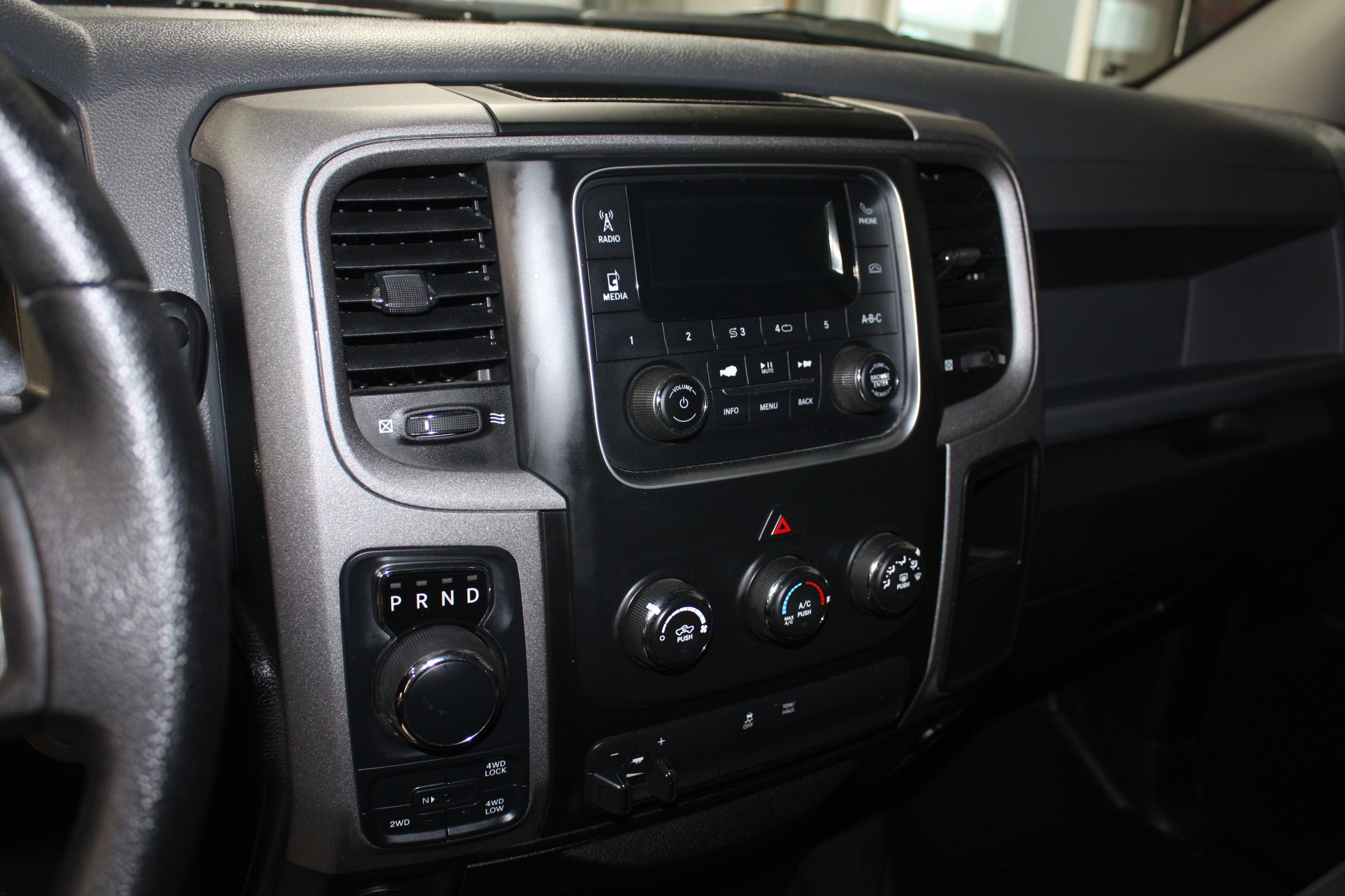 2017 RAM 1500 CREW CAB 4X4