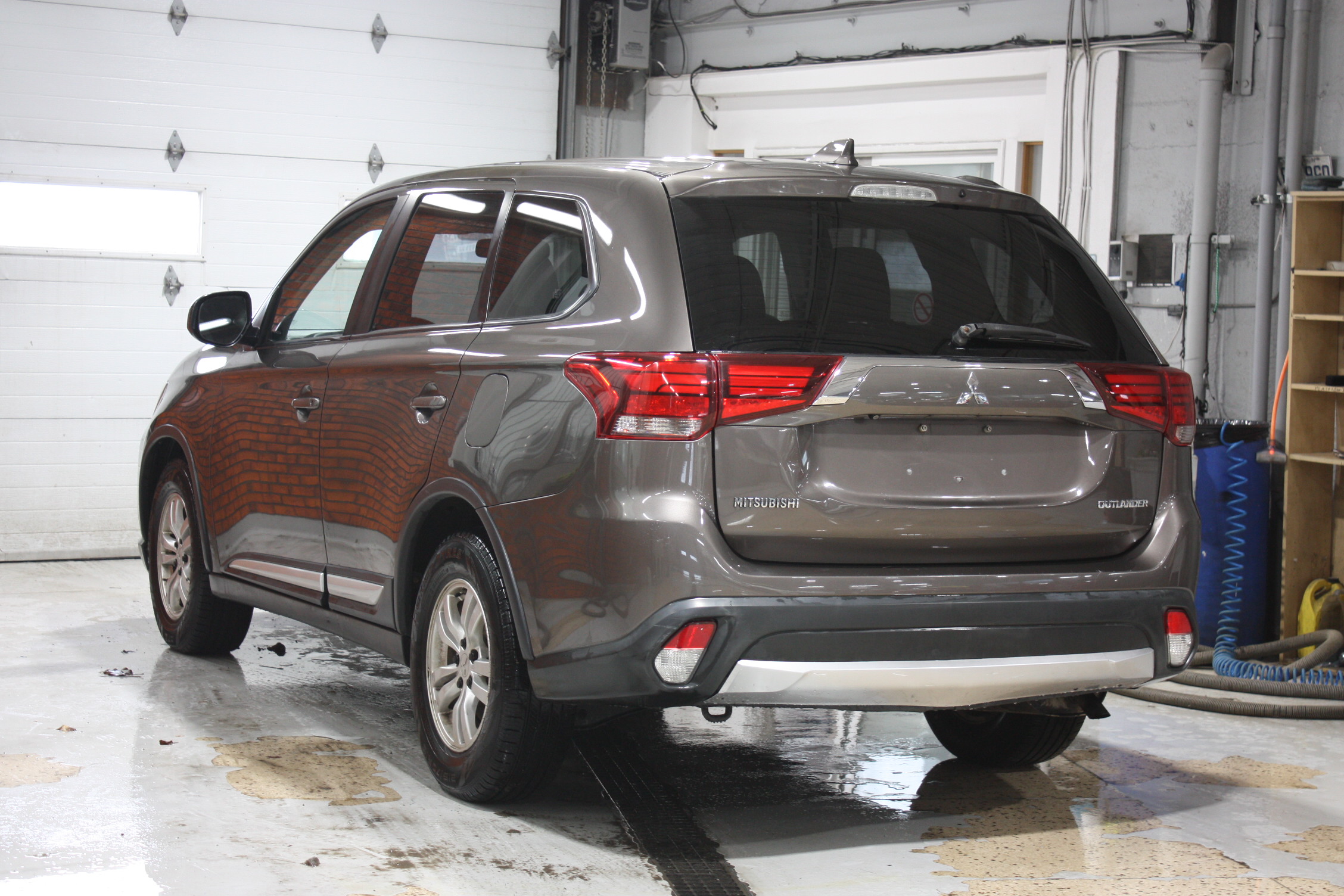 2017 MITSUBISHI OUTLANDER ES FWD