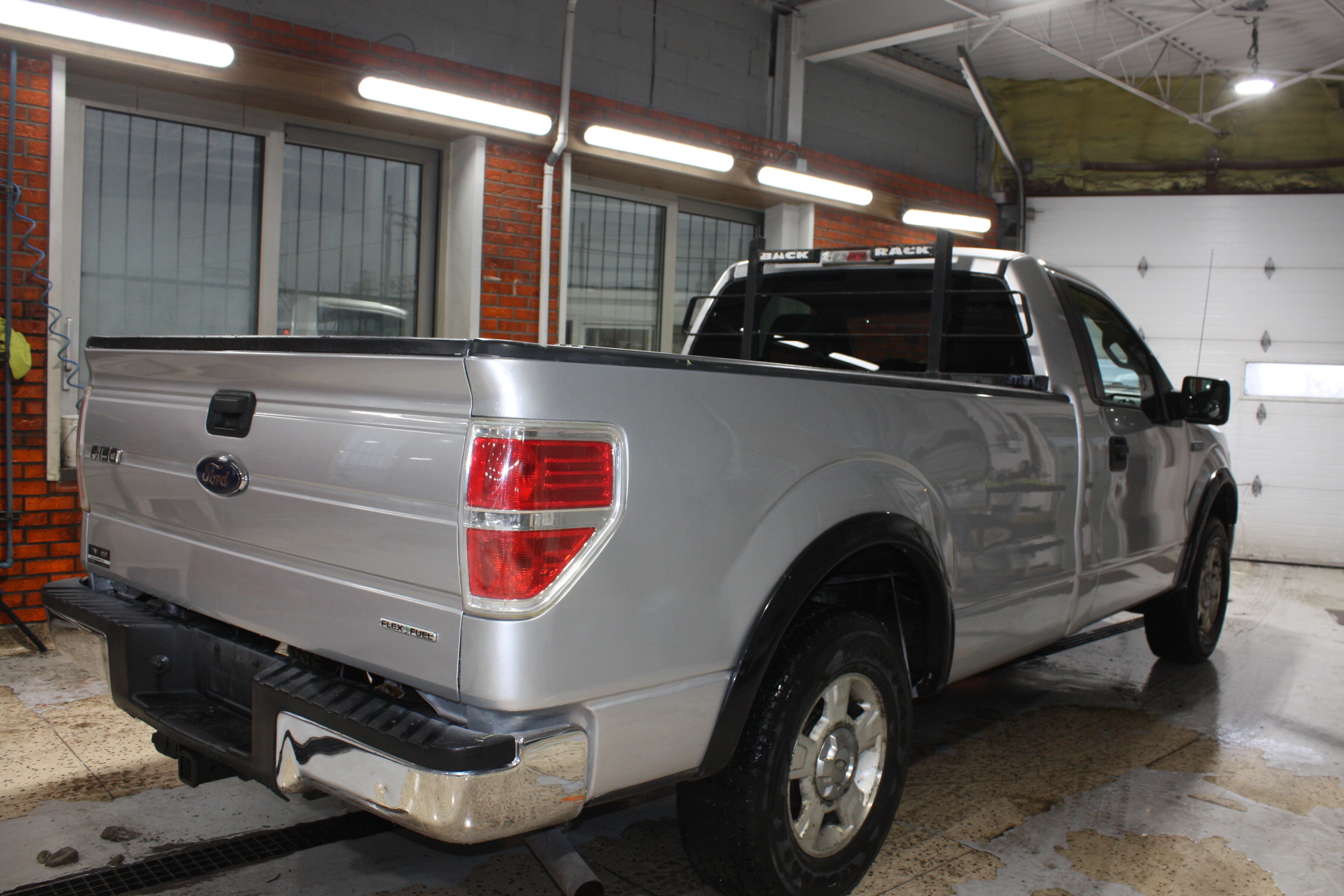 2010 FORD F-150 XLT 4X4 REG CAB BOITE 8 PIEDS