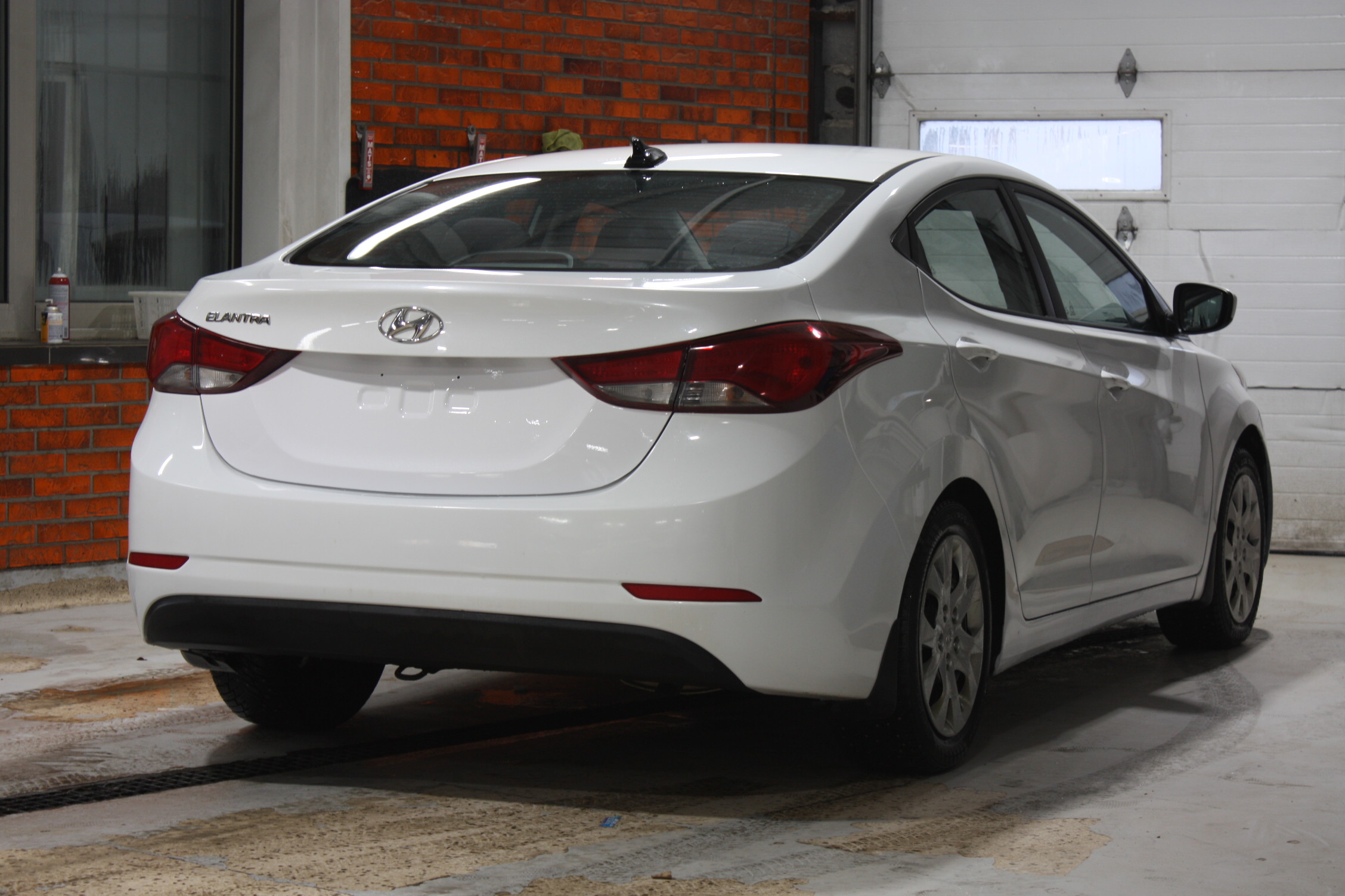 2016 HYUNDAI ELANTRA GL