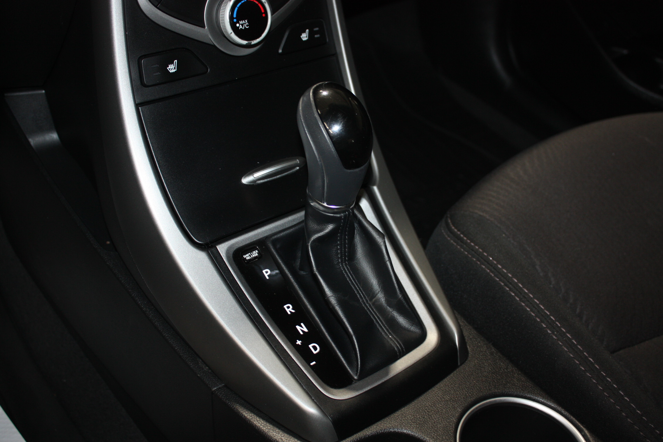 2016 HYUNDAI ELANTRA GL