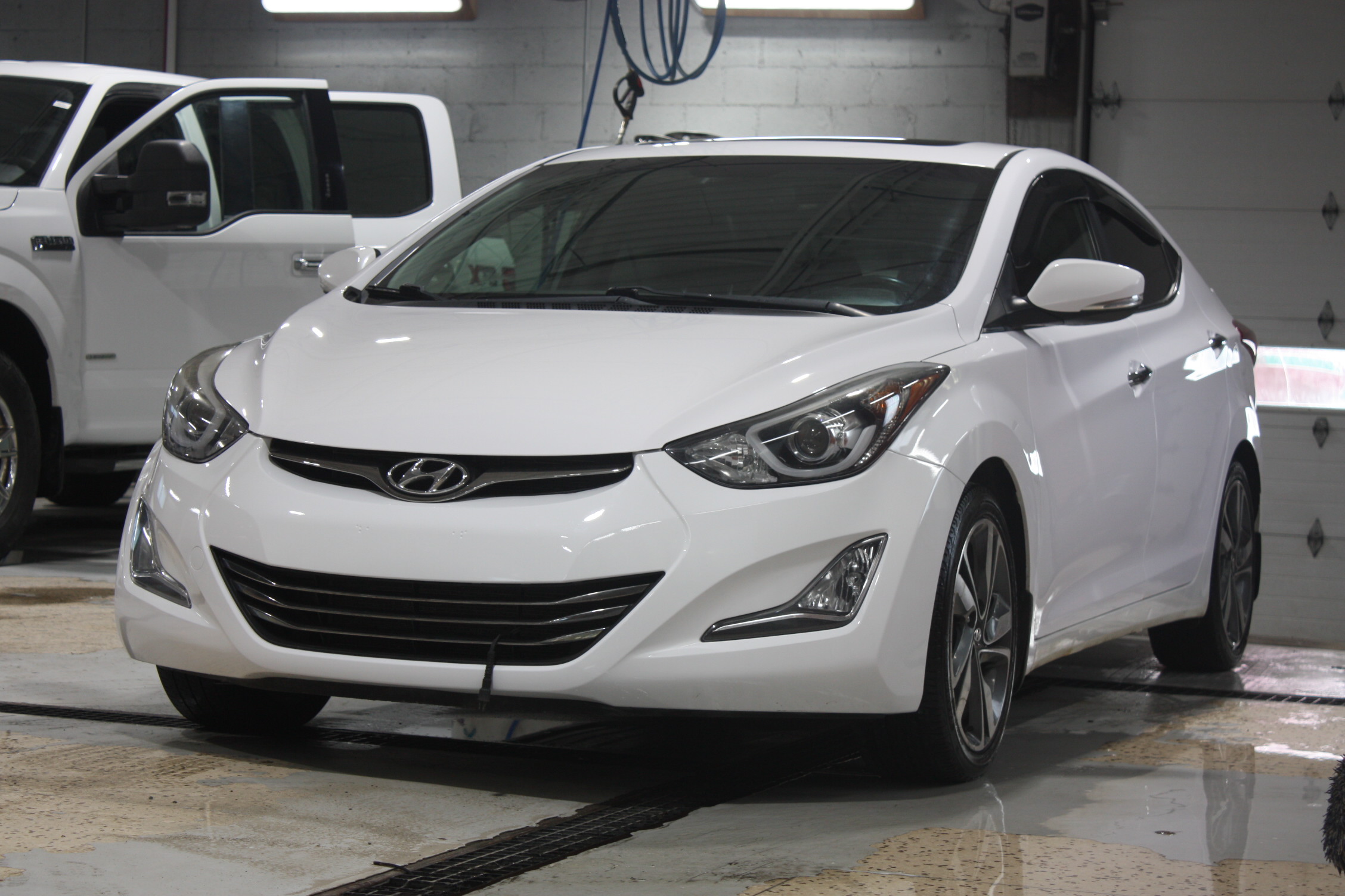 2015 HYUNDAi ELANTRA LIMITED