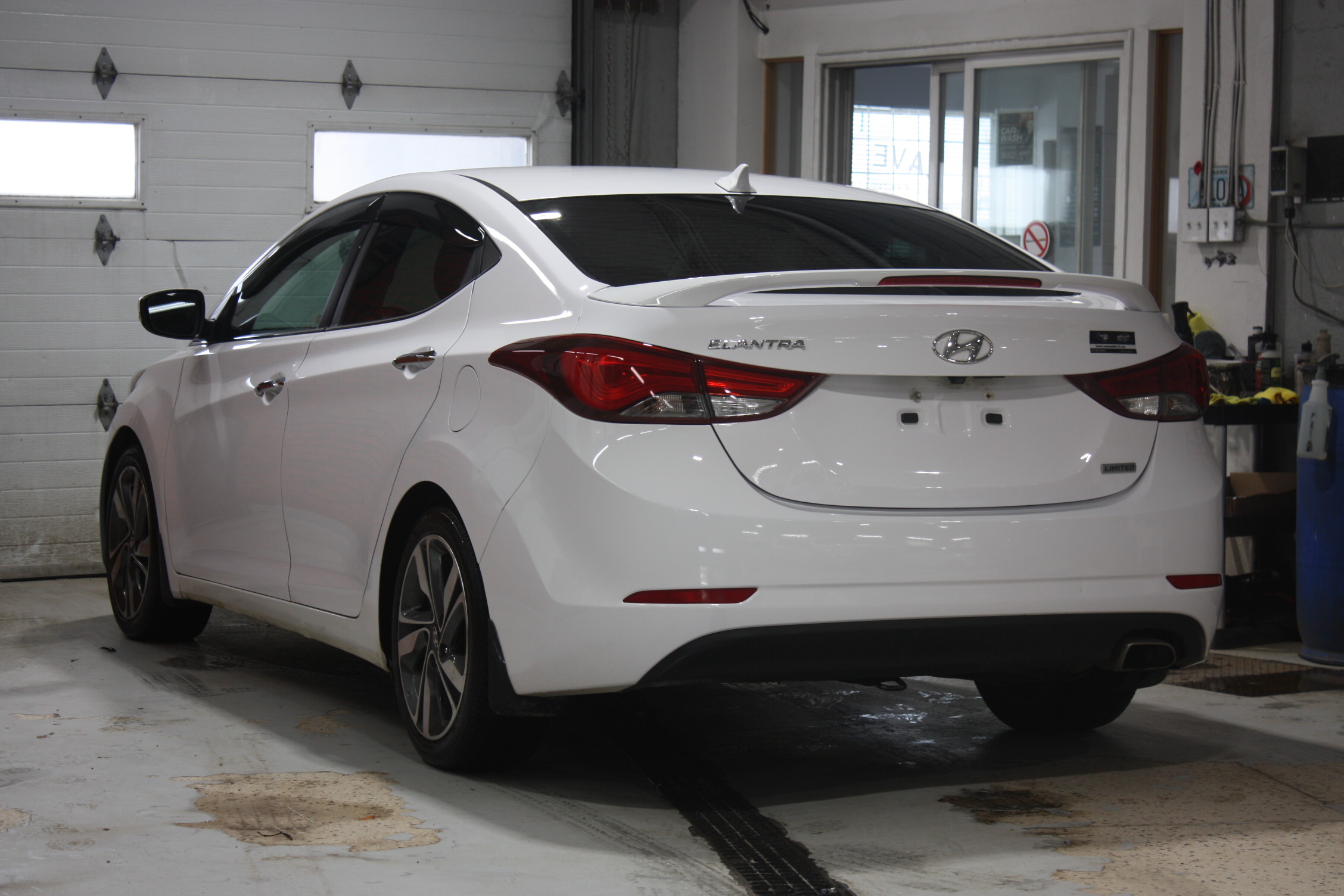 2015 HYUNDAi ELANTRA LIMITED