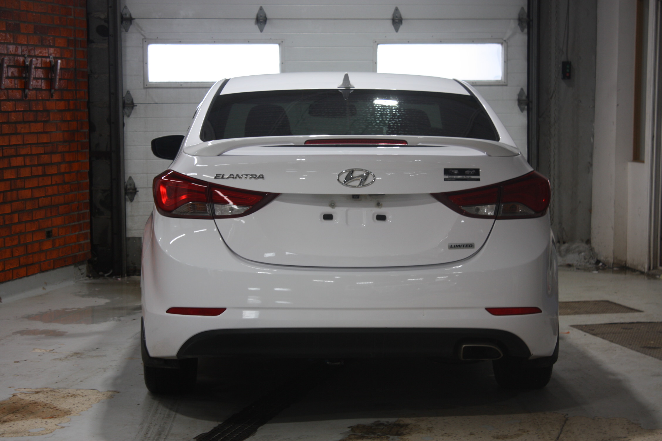 2015 HYUNDAi ELANTRA LIMITED