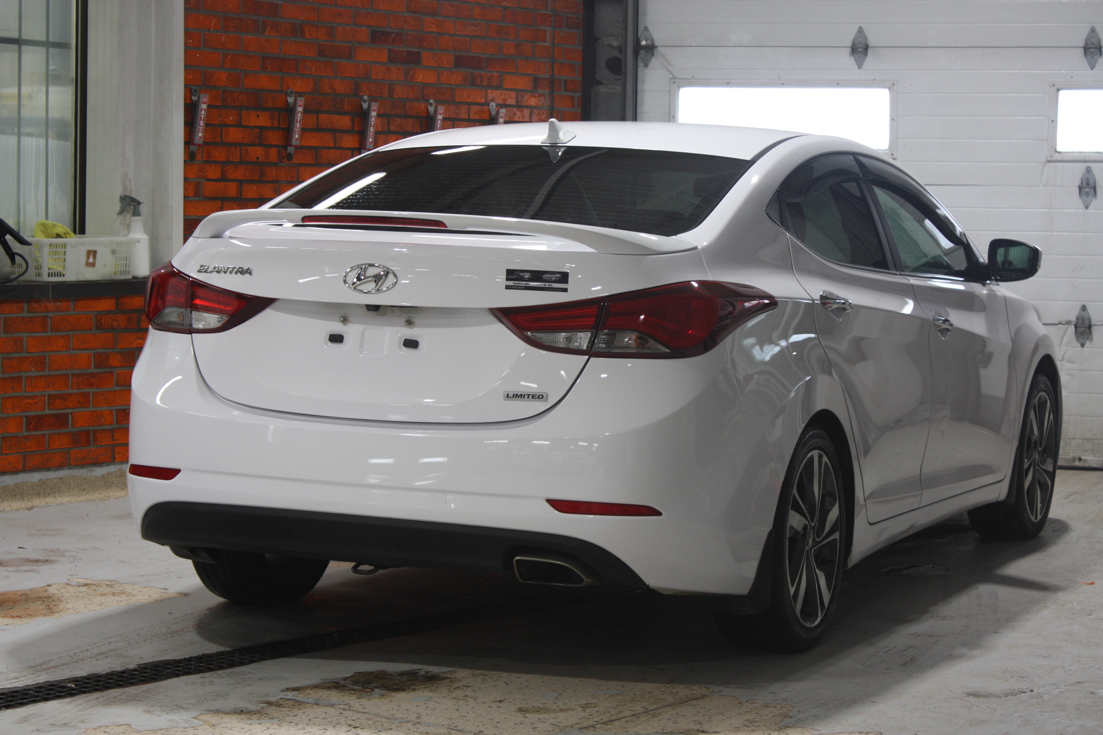 2015 HYUNDAi ELANTRA LIMITED