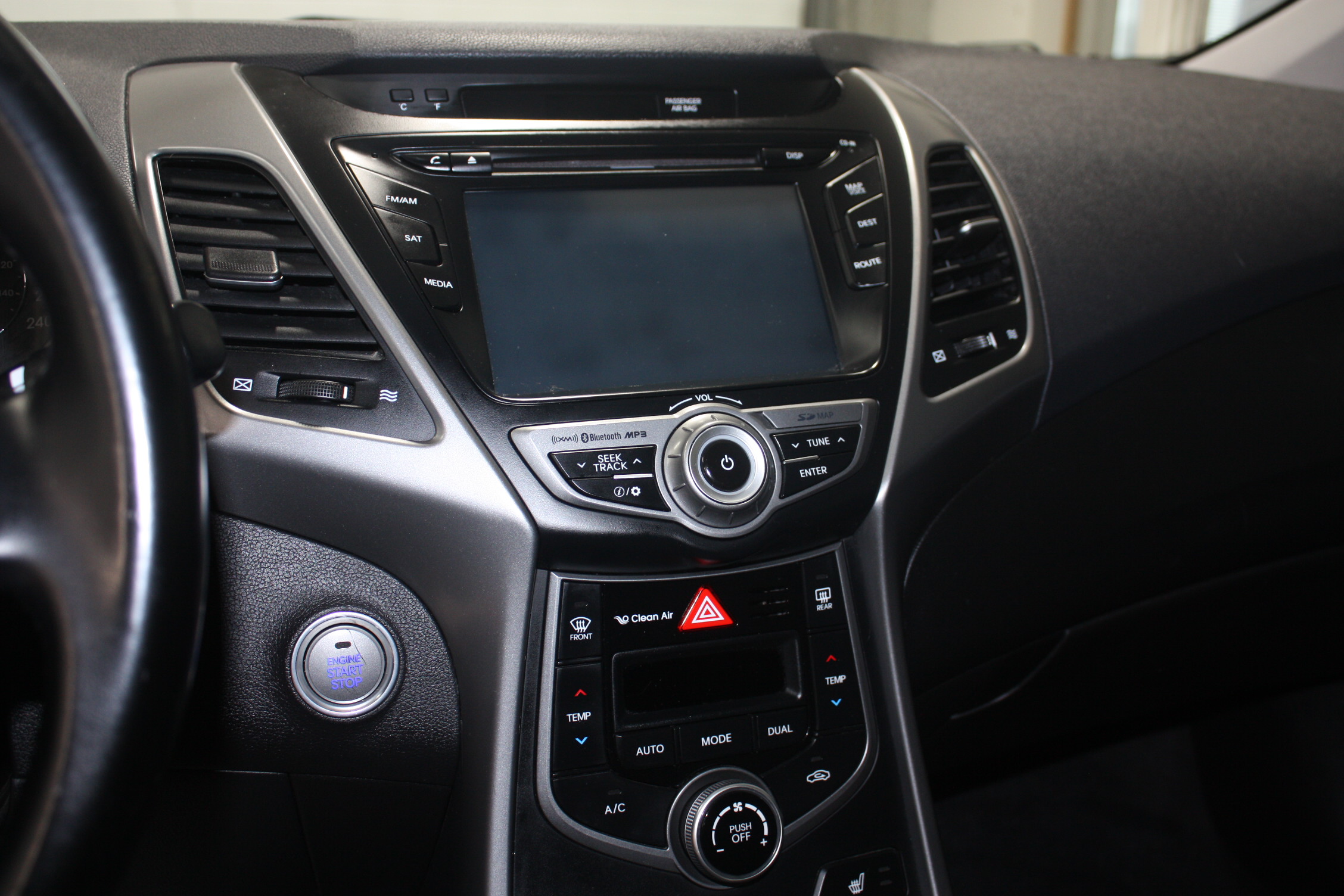 2015 HYUNDAi ELANTRA LIMITED